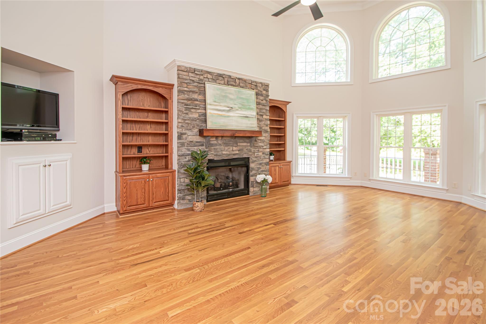 1015 Estate Lane — Matthews
