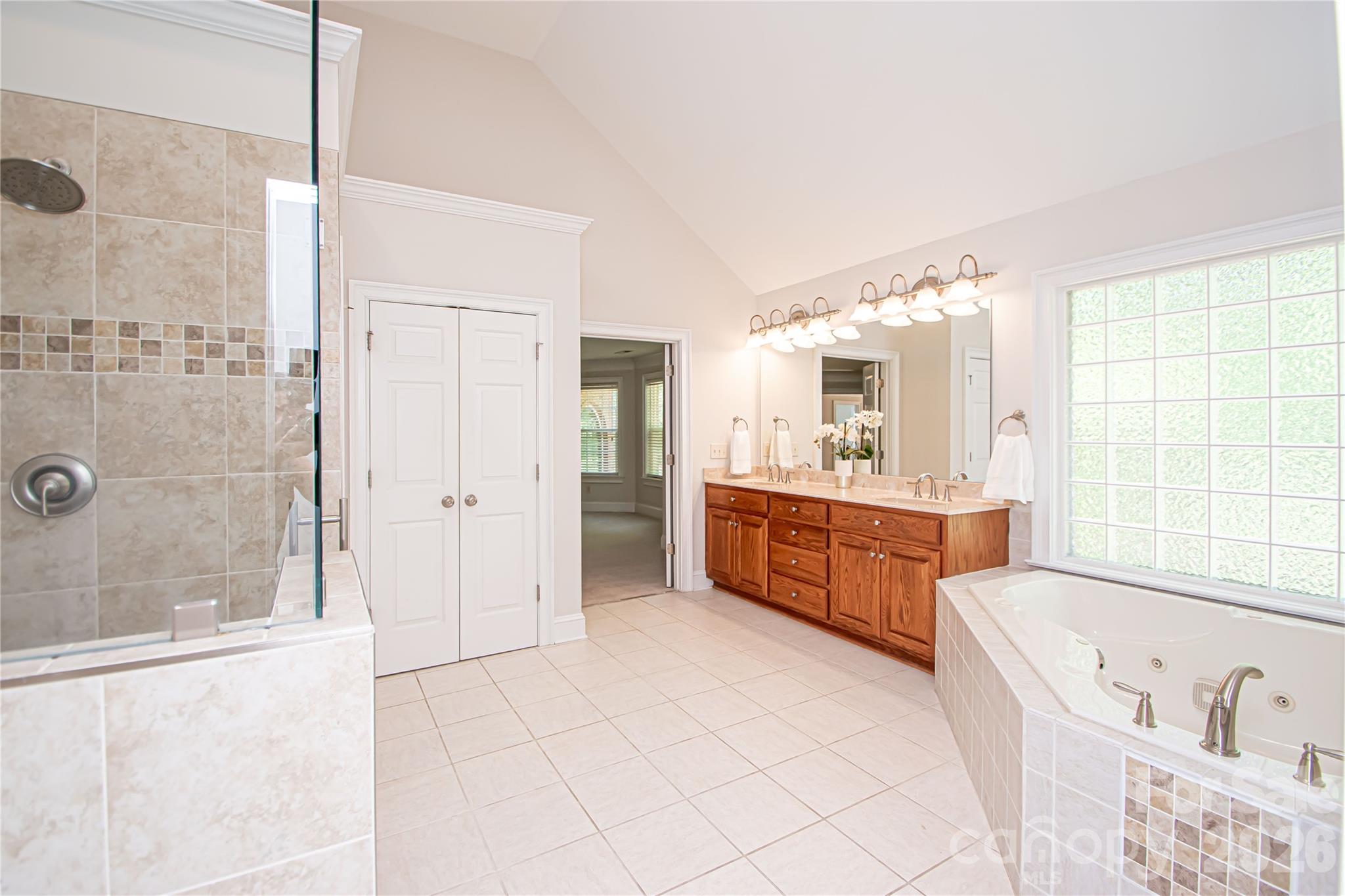1015 Estate Lane — Matthews