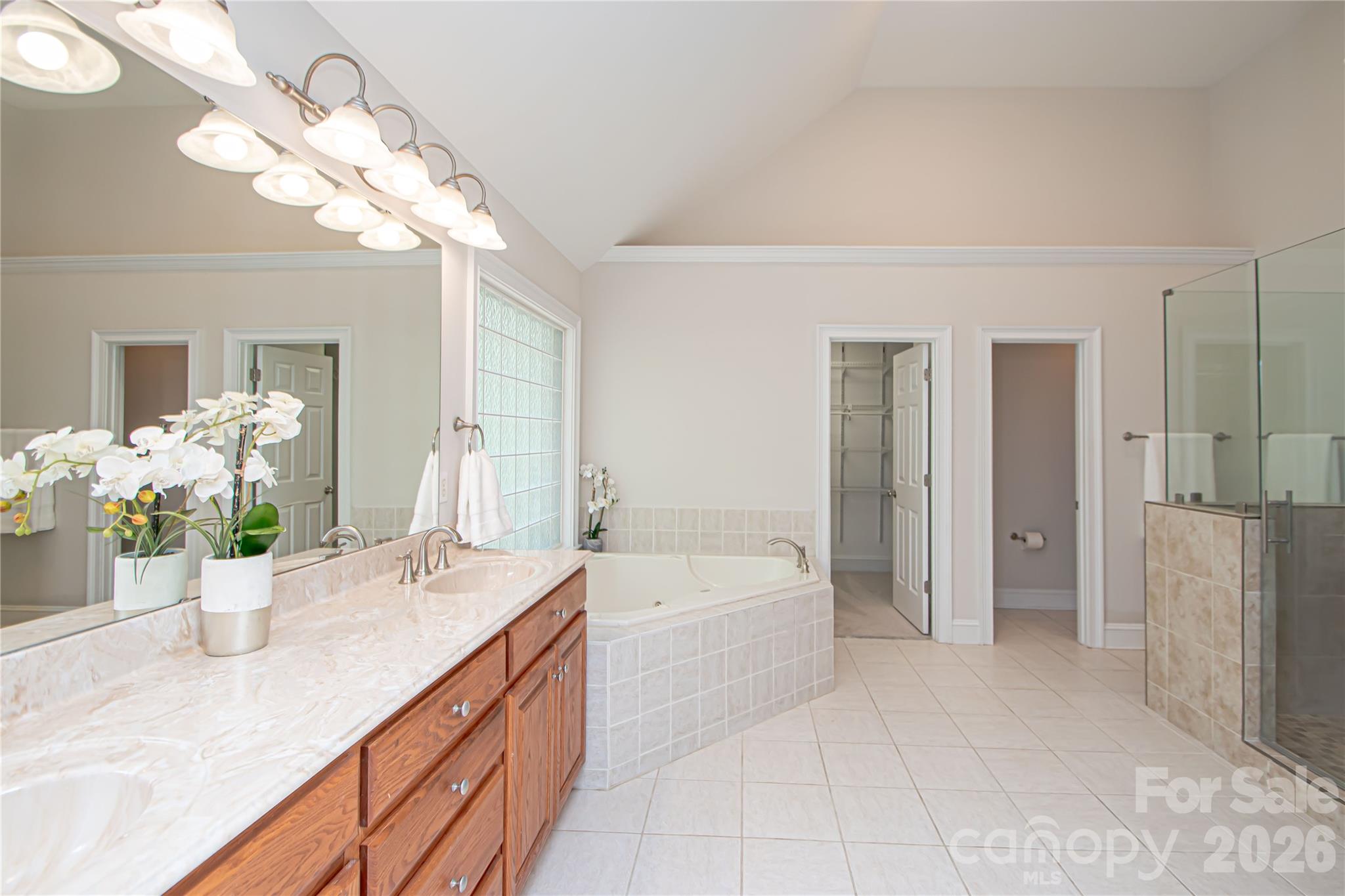 1015 Estate Lane — Matthews
