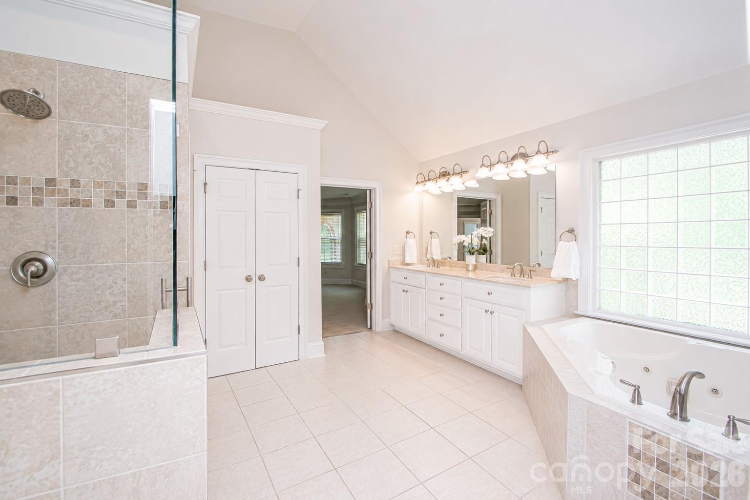 1015 Estate Lane — Matthews