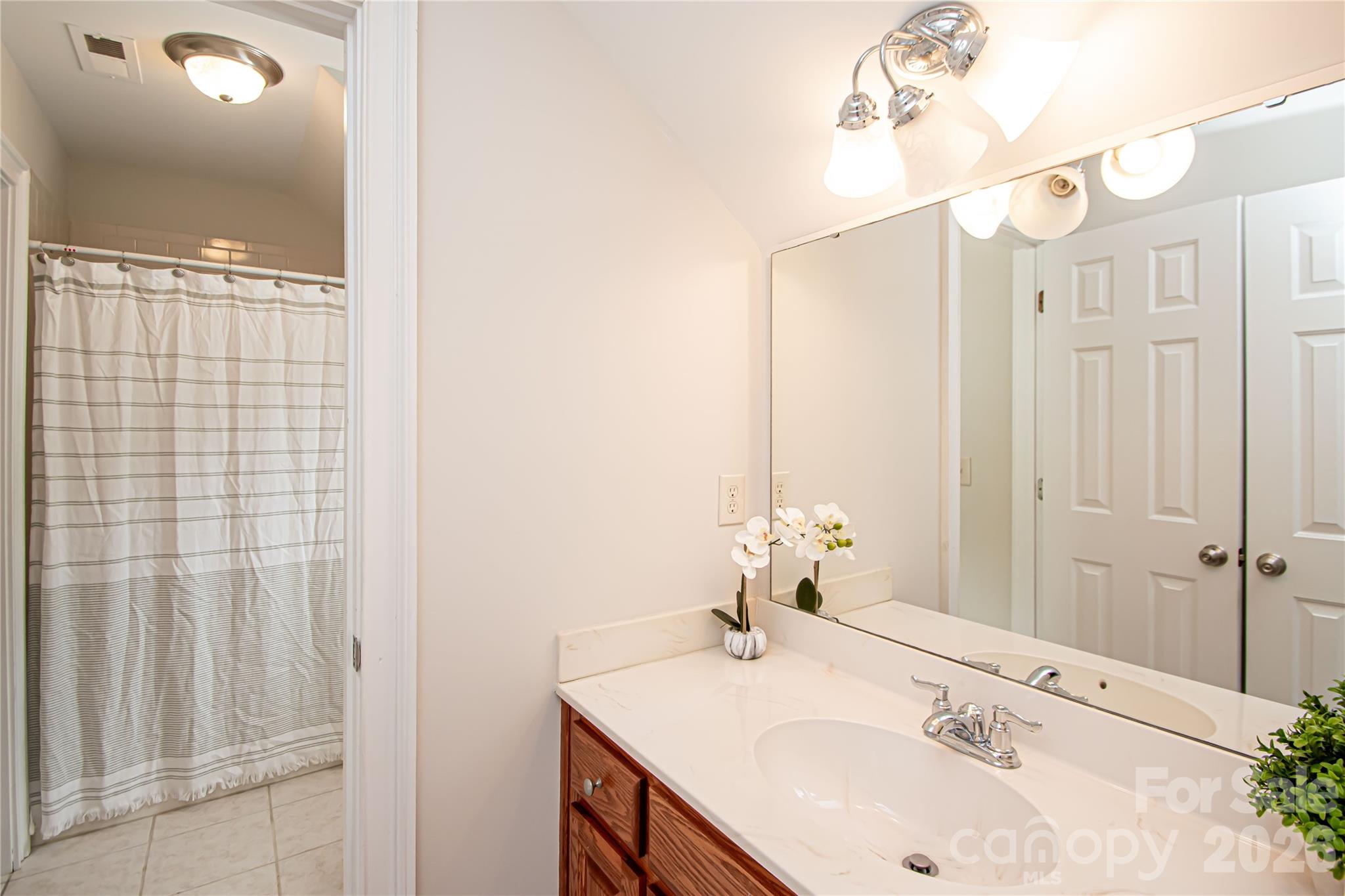 1015 Estate Lane — Matthews