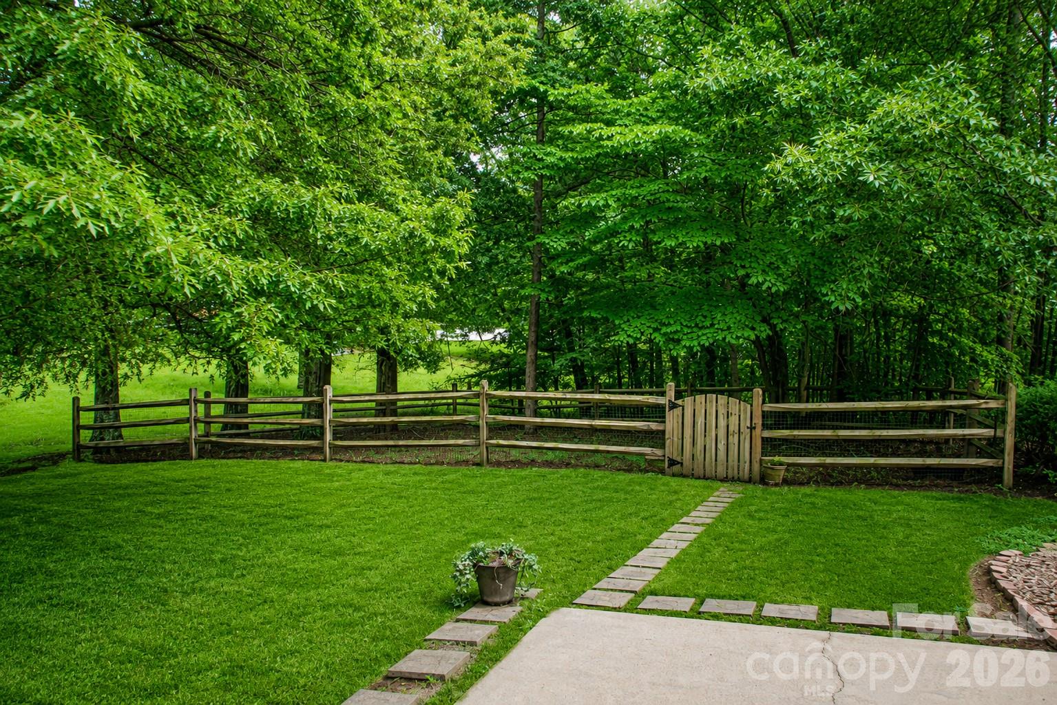 1015 Estate Lane — Matthews