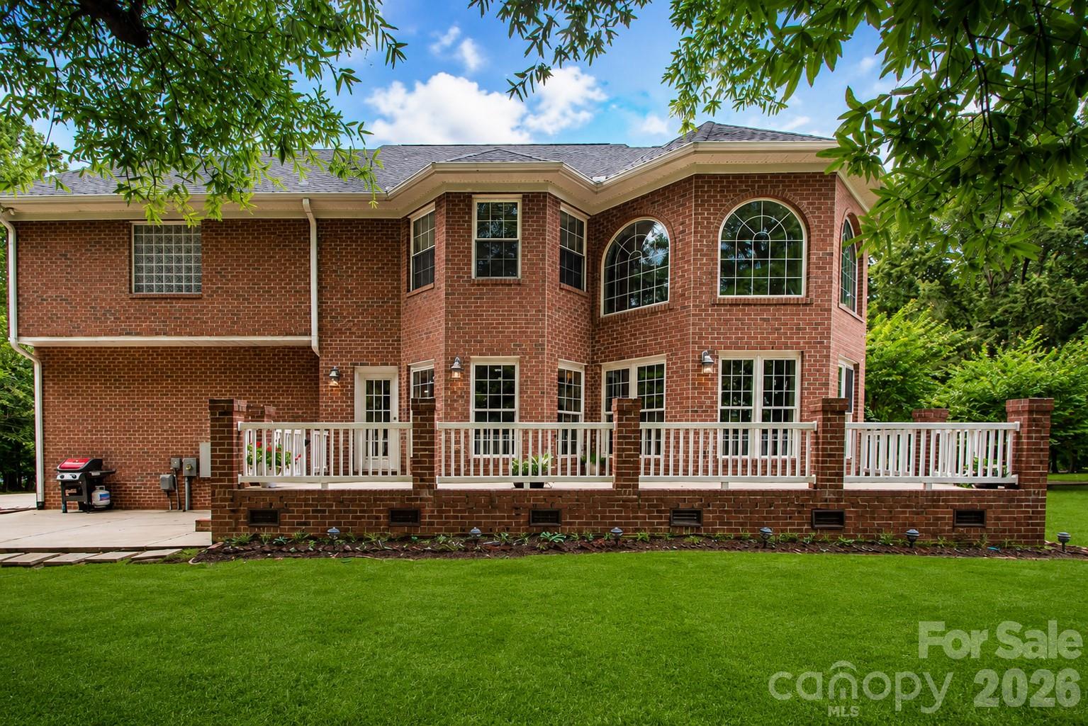 1015 Estate Lane — Matthews