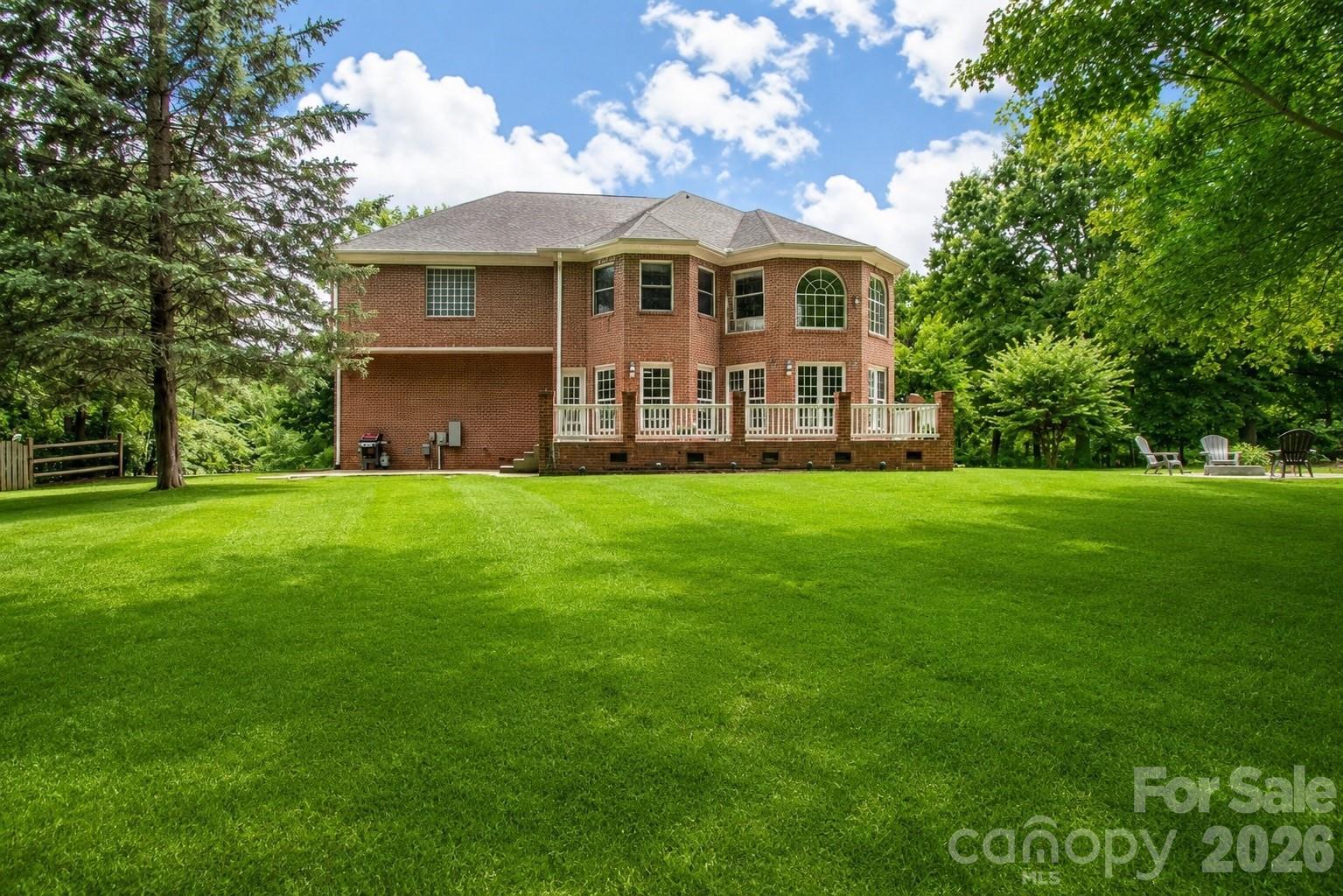 1015 Estate Lane — Matthews