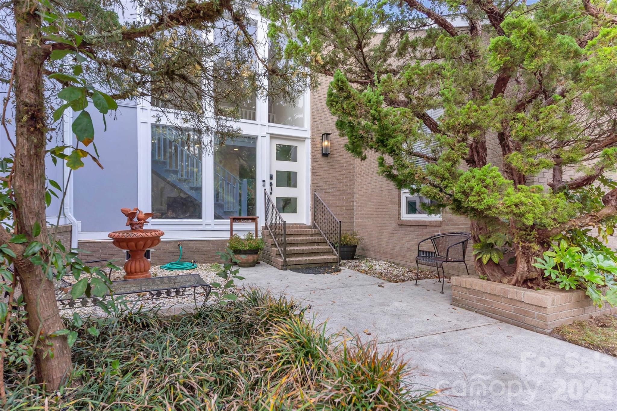 1021 Parkwood Drive NE — Leland
