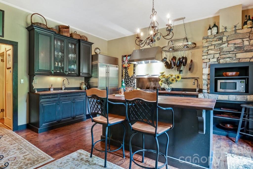 75 Charles Street — Saluda