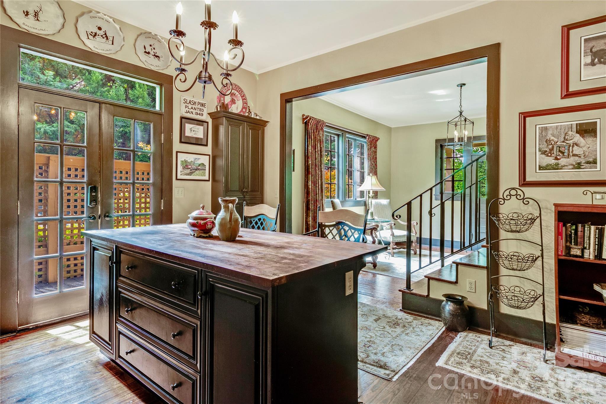 75 Charles Street — Saluda