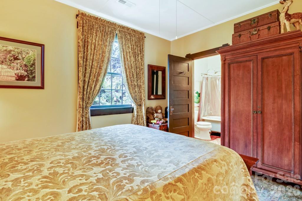 75 Charles Street — Saluda