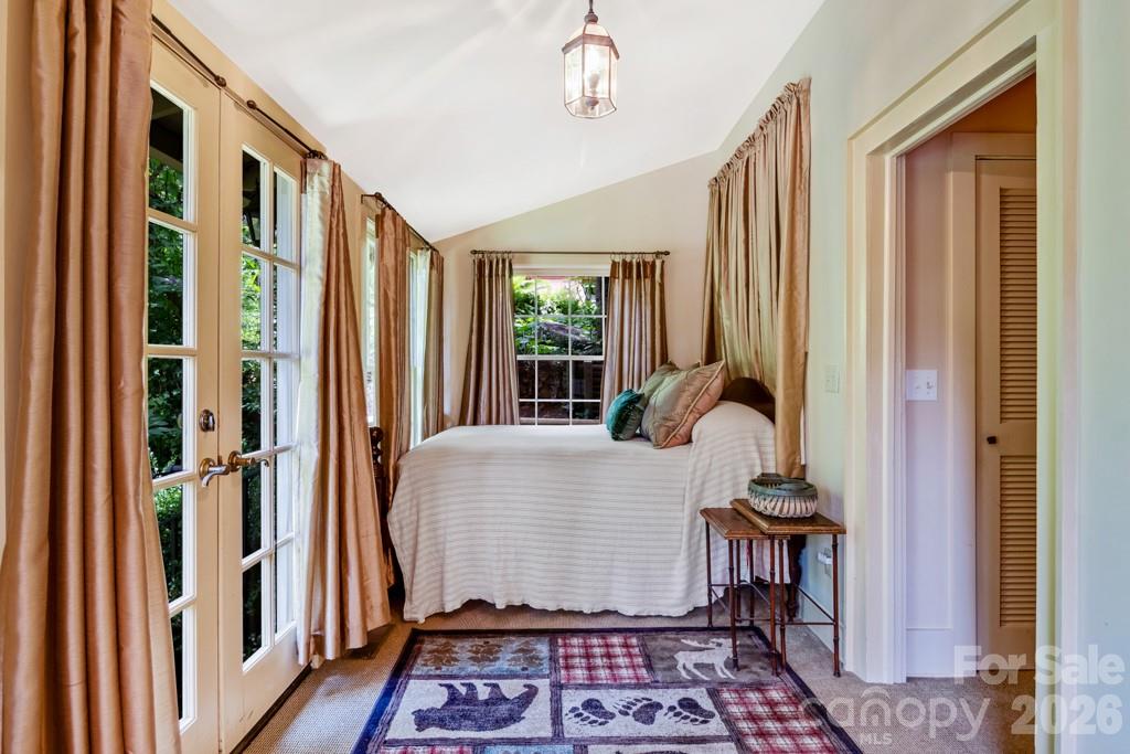 75 Charles Street — Saluda