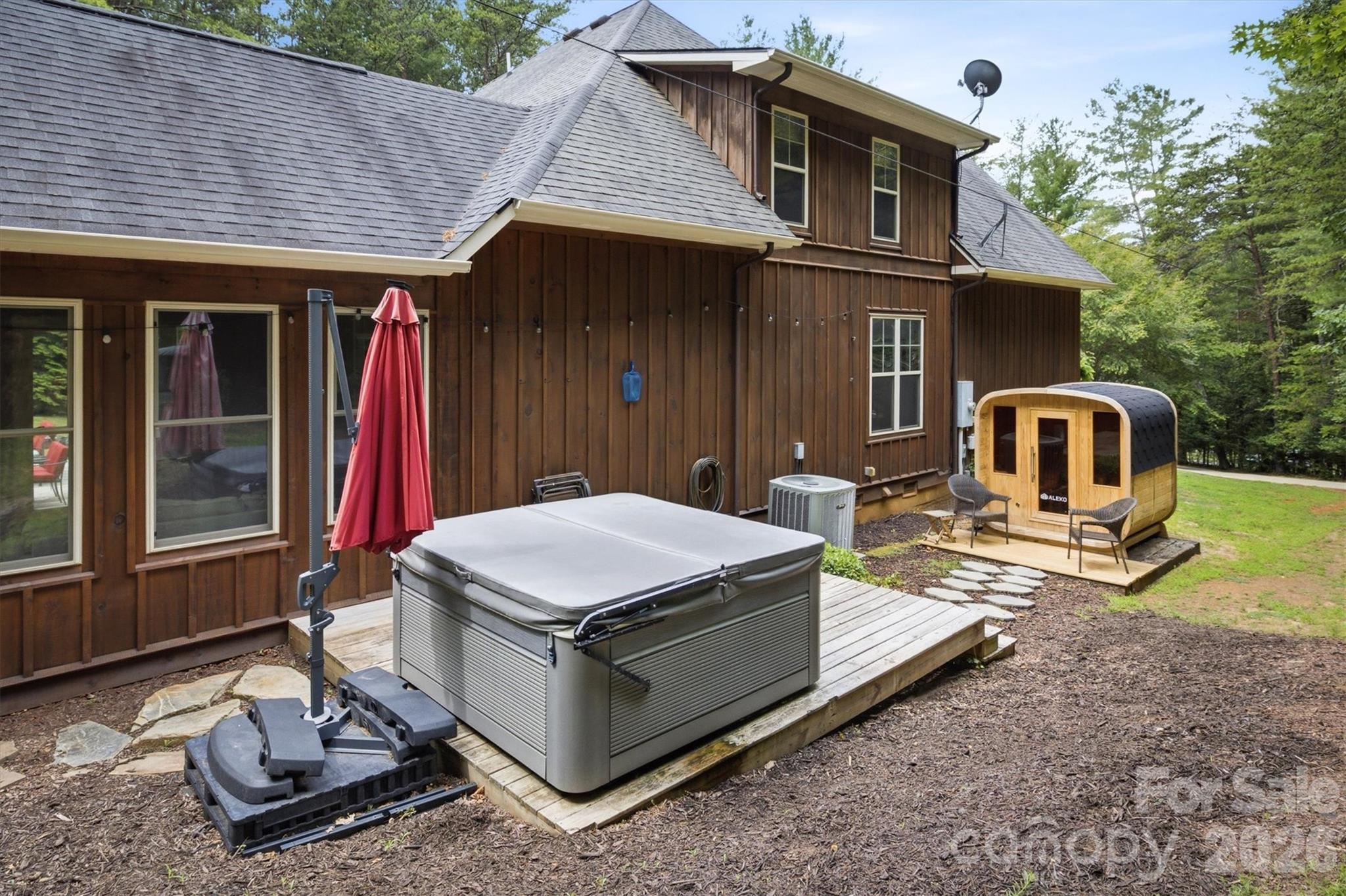 2185 Cottage Park Road — Morganton