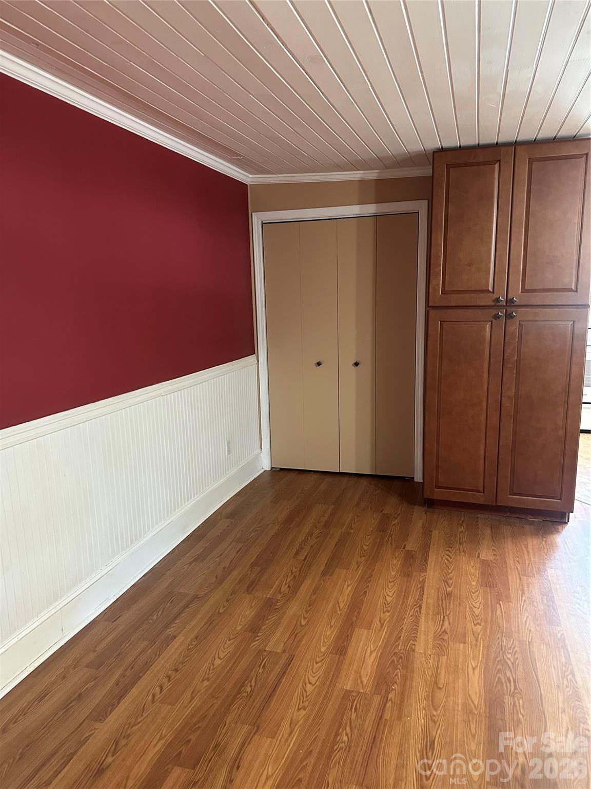 1407 N College Avenue — Newton