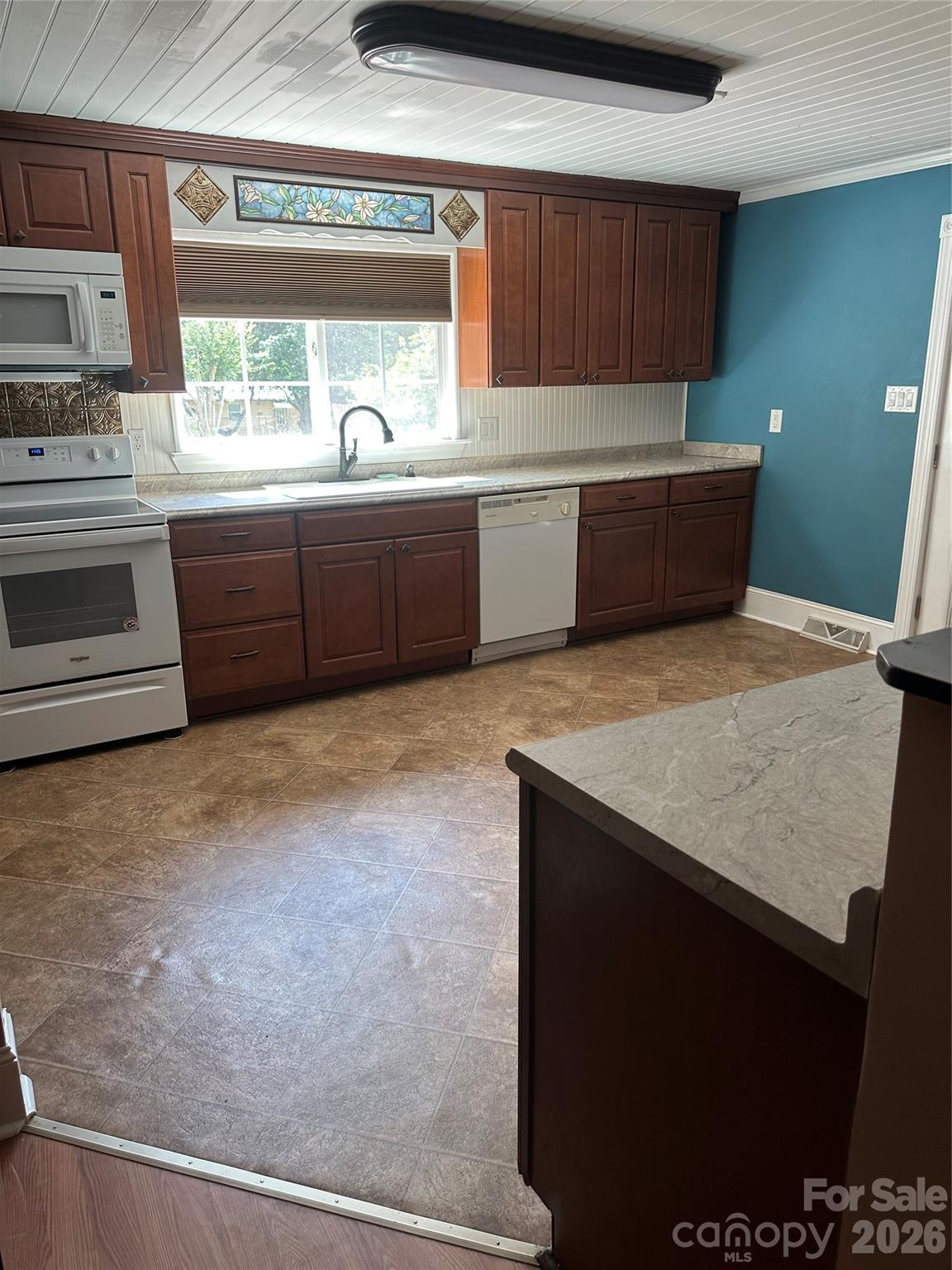 1407 N College Avenue — Newton