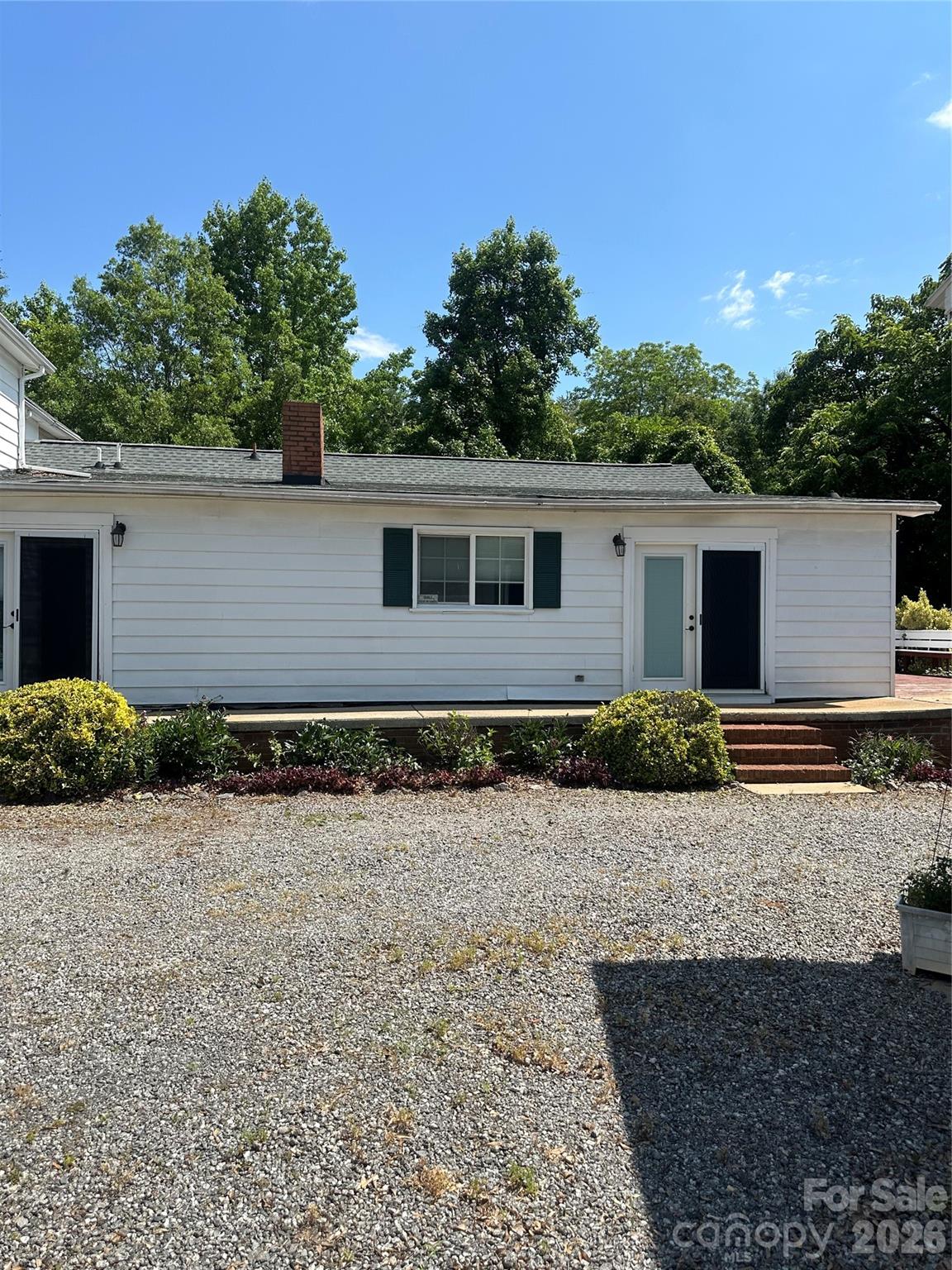 1407 N College Avenue — Newton