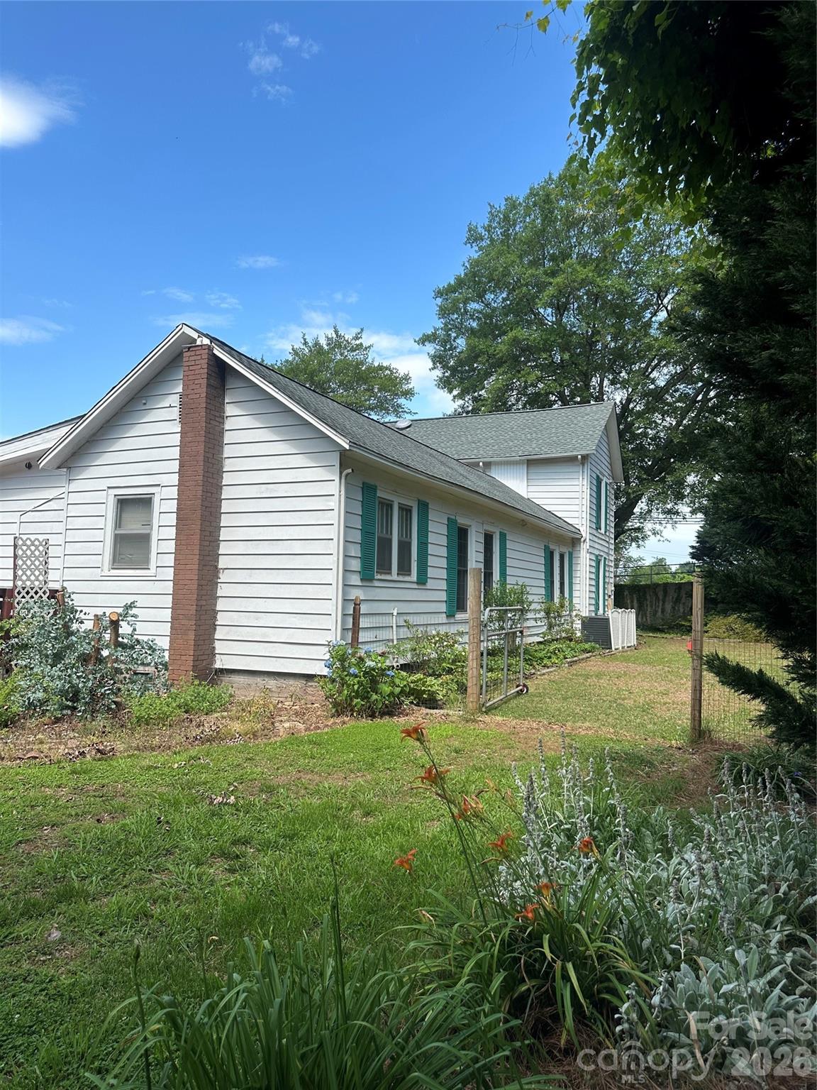 1407 N College Avenue — Newton