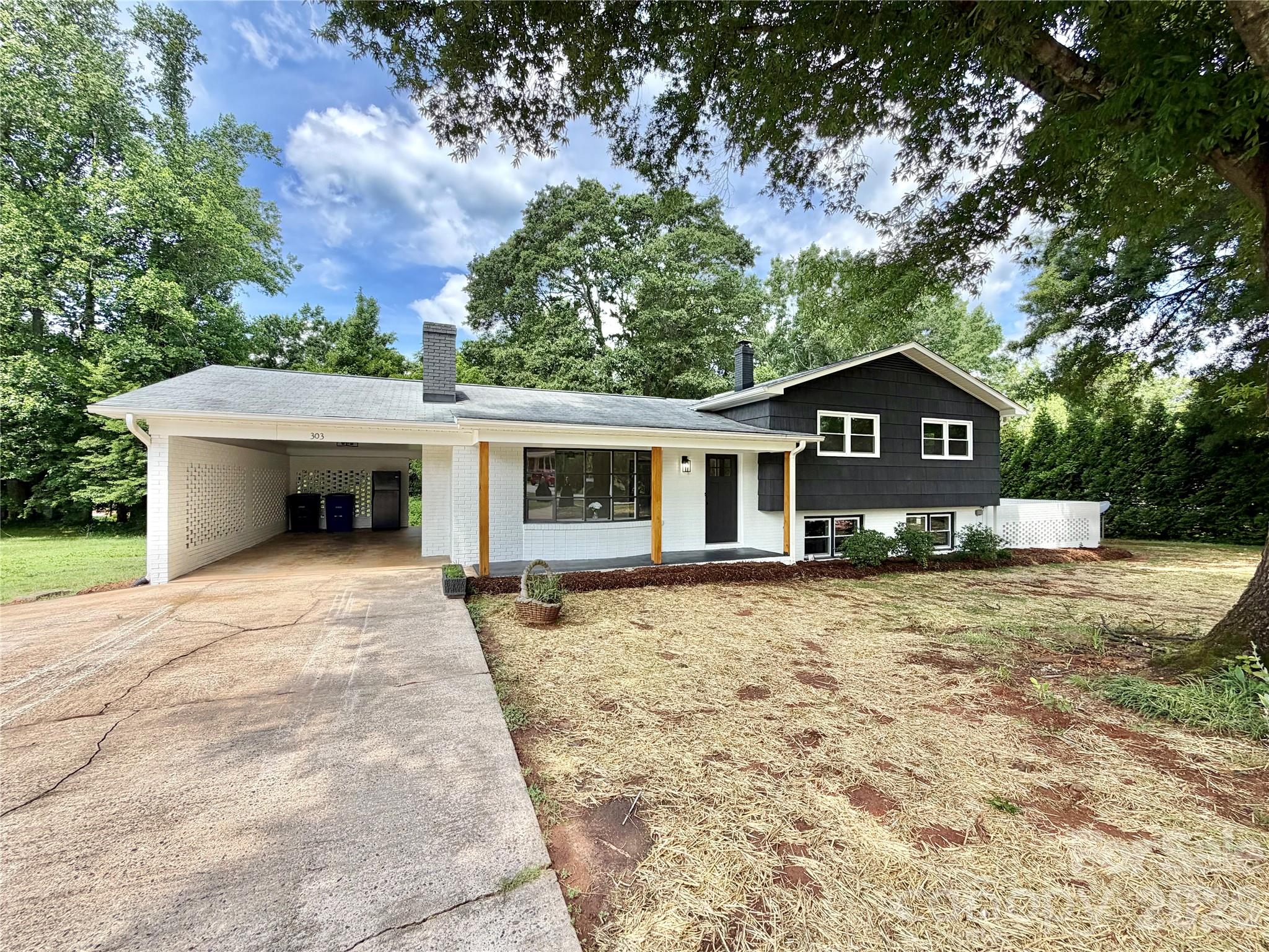 303 Deal Avenue NE — Conover