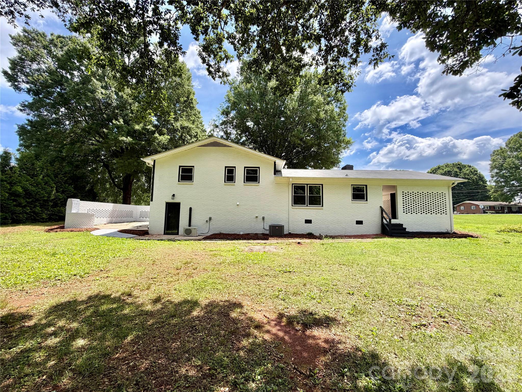 303 Deal Avenue NE — Conover