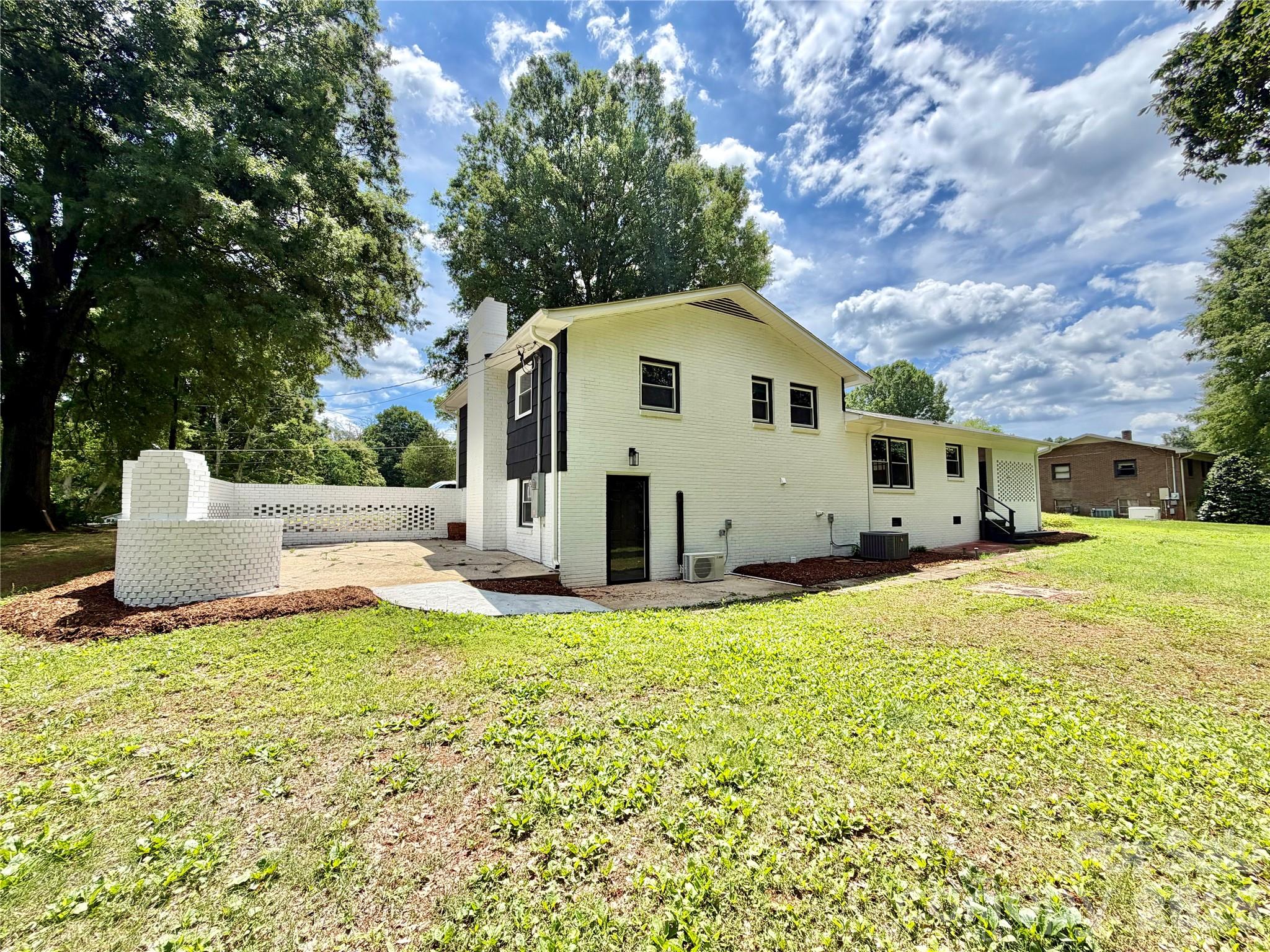 303 Deal Avenue NE — Conover