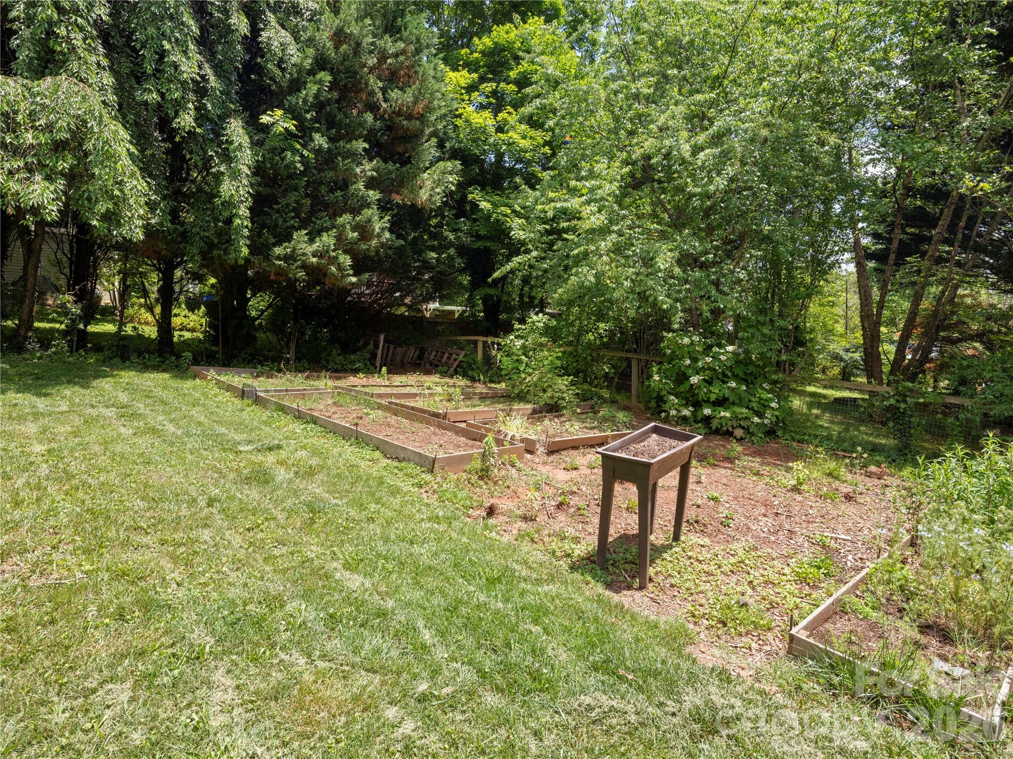 18 Pinewood Place — Asheville
