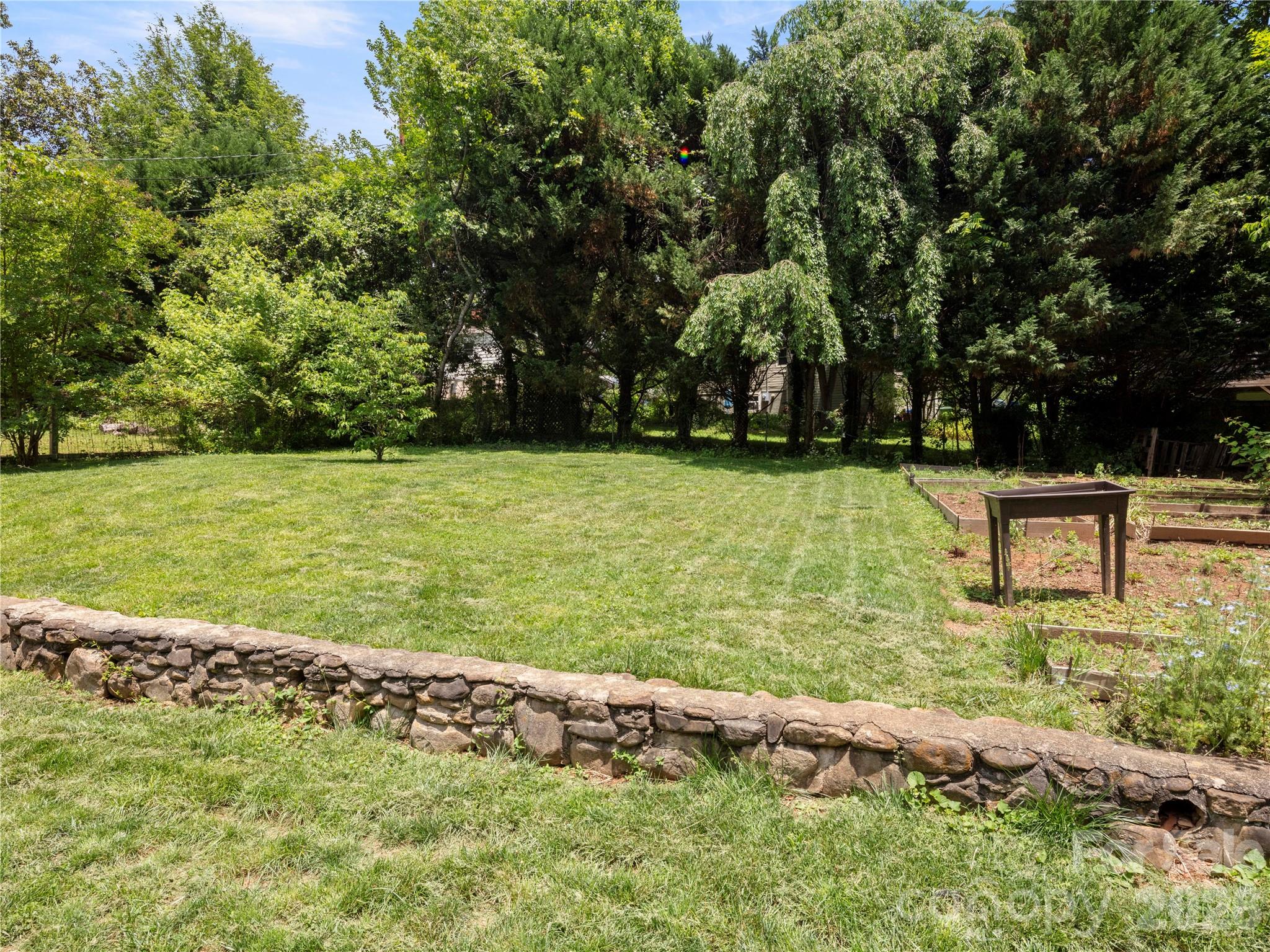 18 Pinewood Place — Asheville