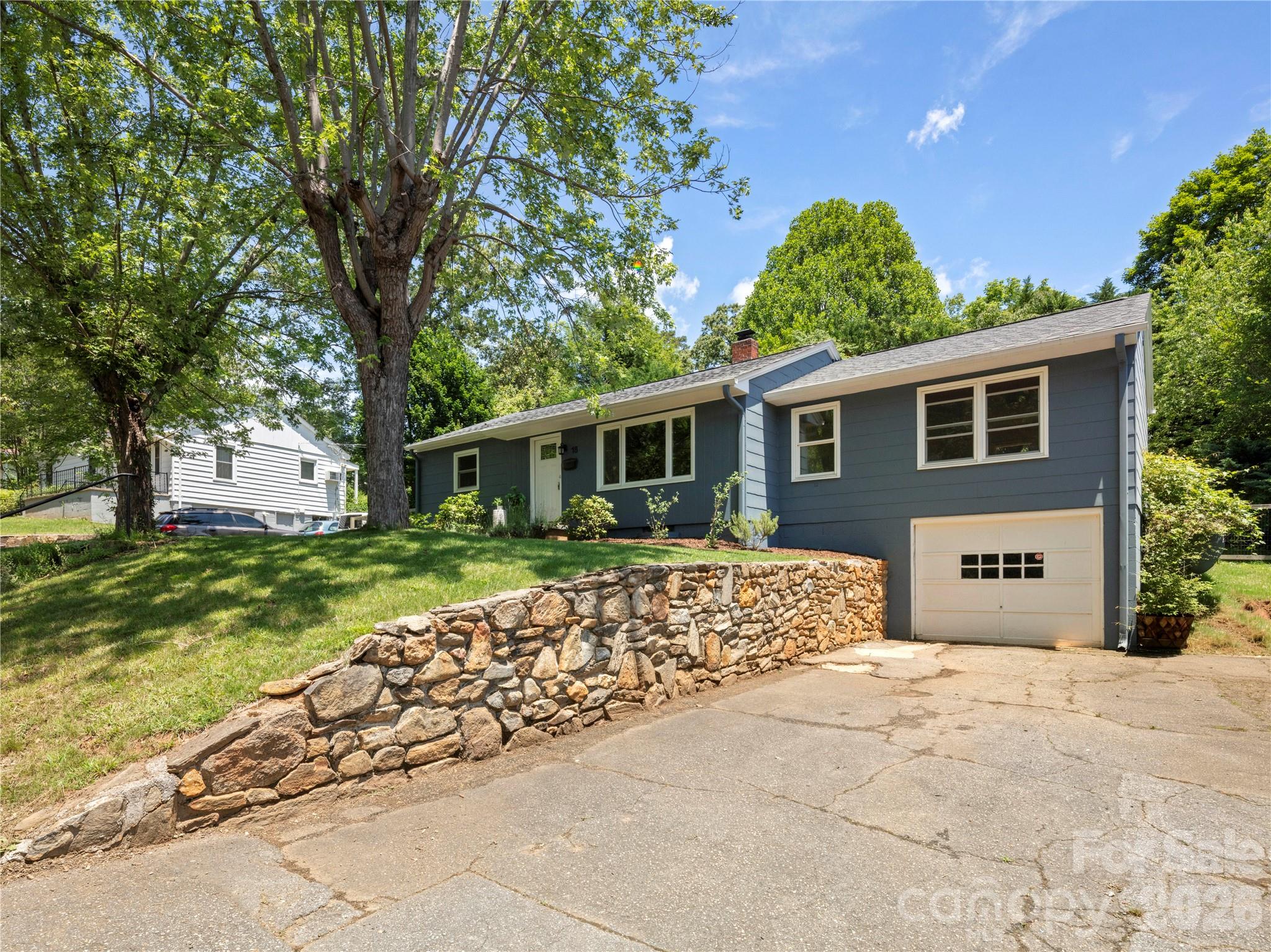 18 Pinewood Place — Asheville