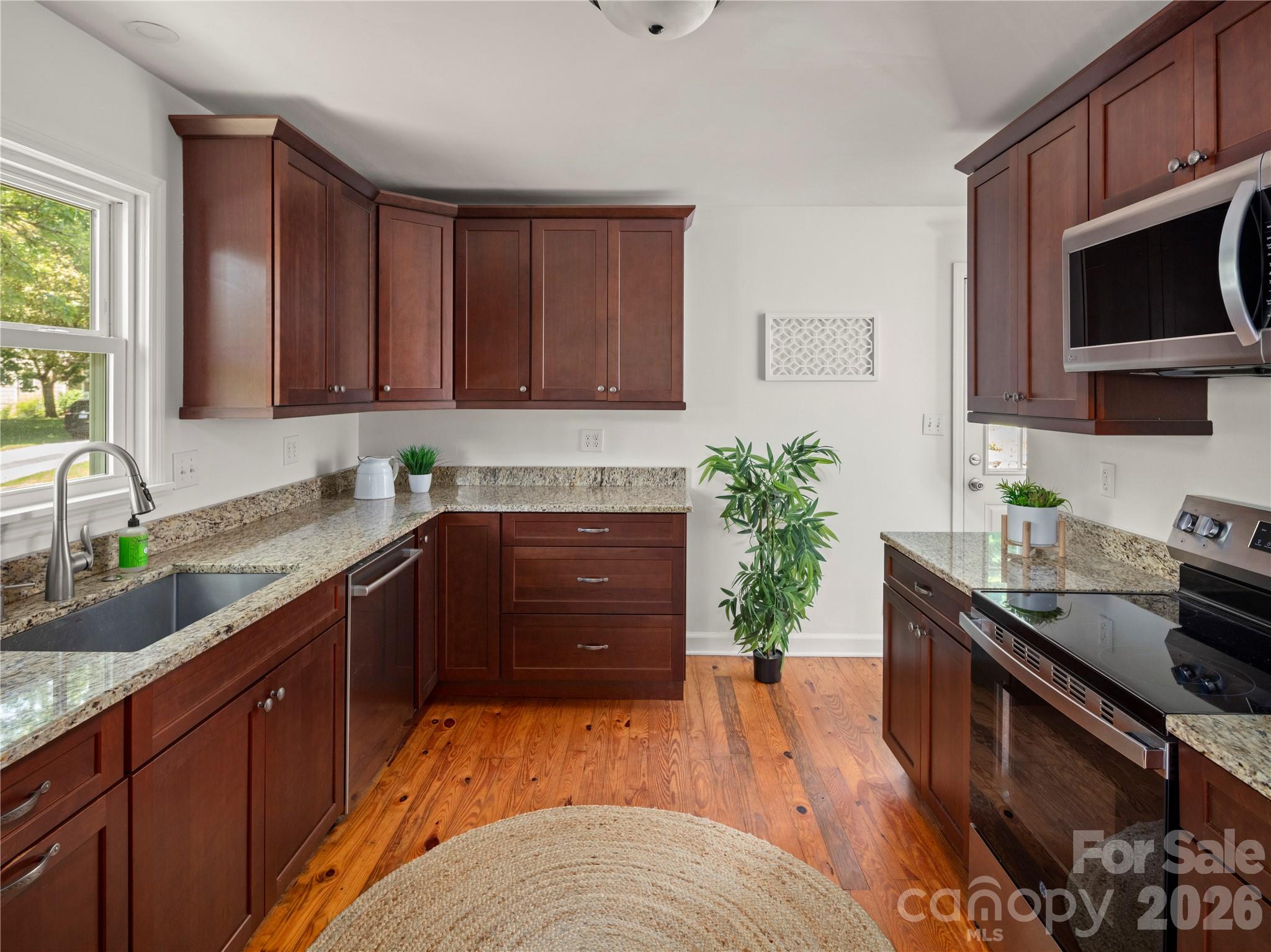 18 Pinewood Place — Asheville