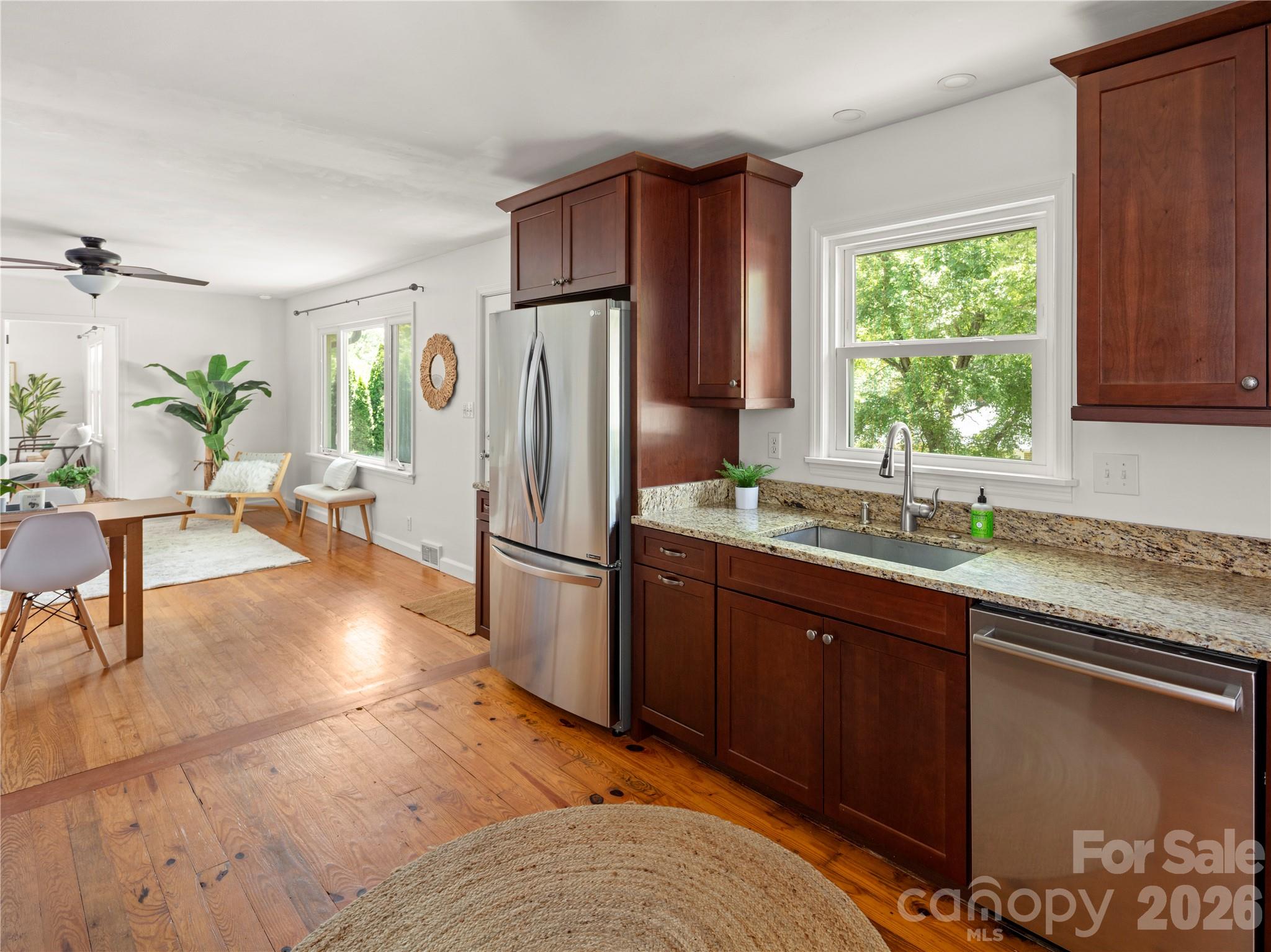 18 Pinewood Place — Asheville