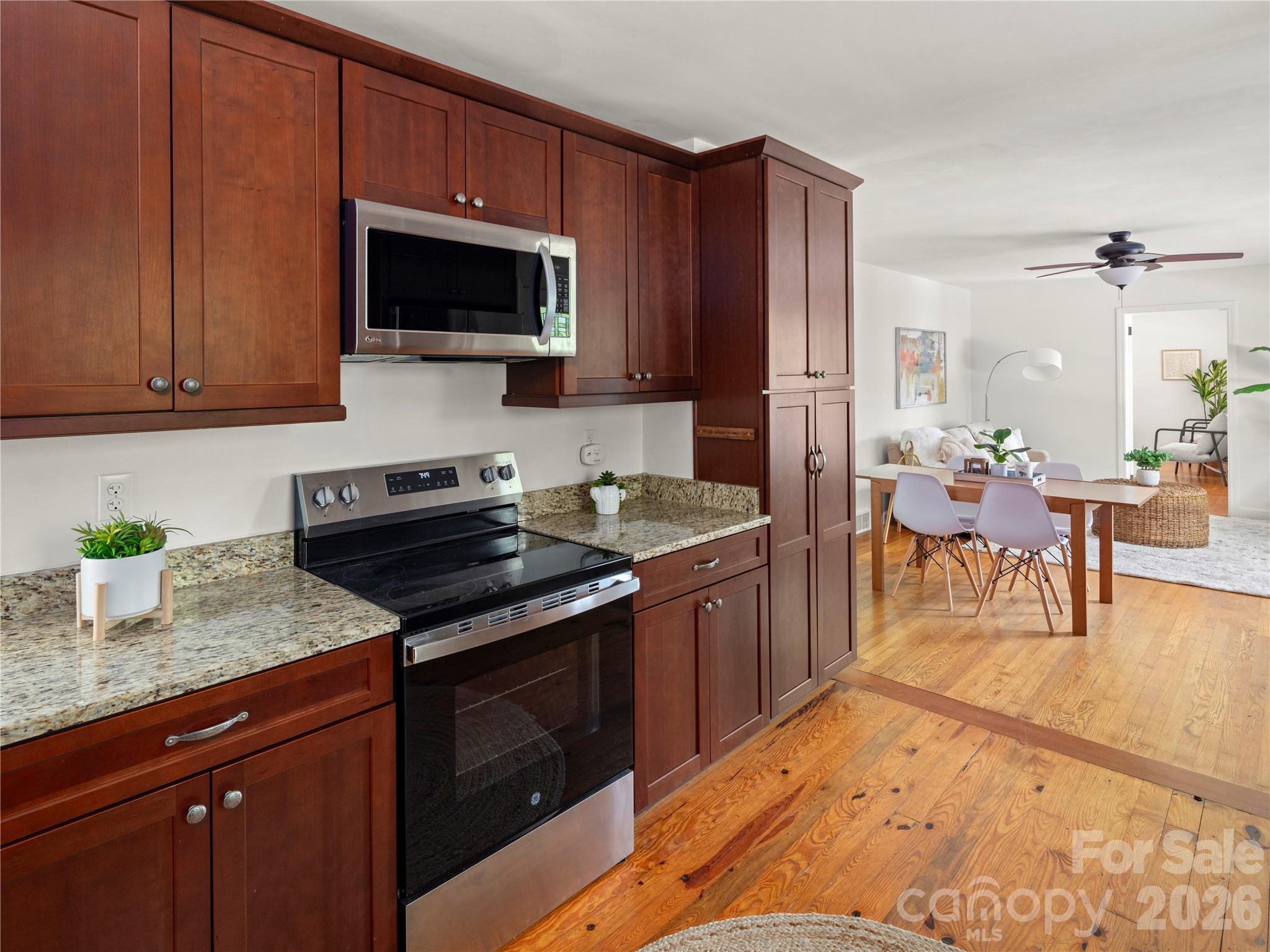 18 Pinewood Place — Asheville
