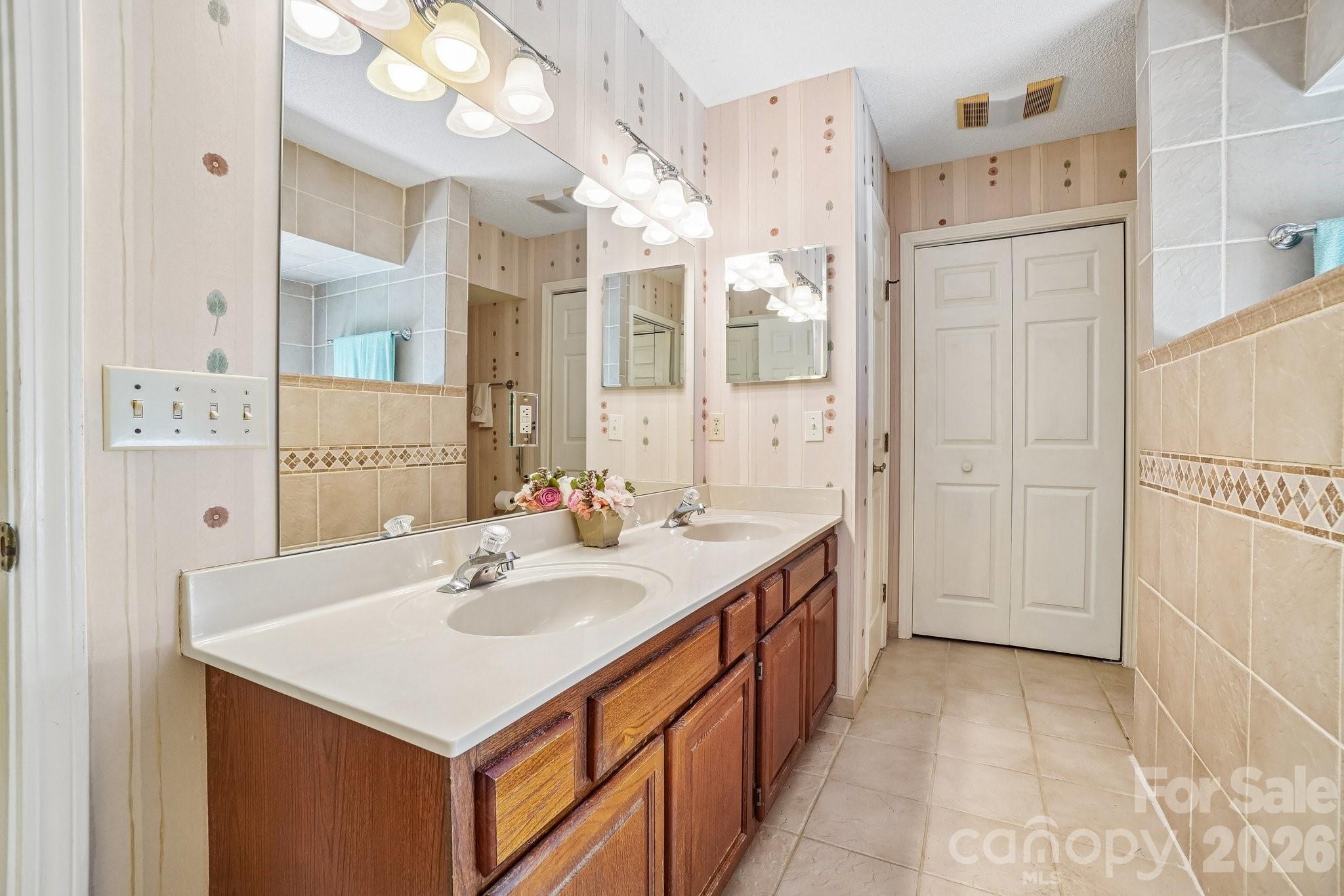 7 St. Andrews Drive — Etowah