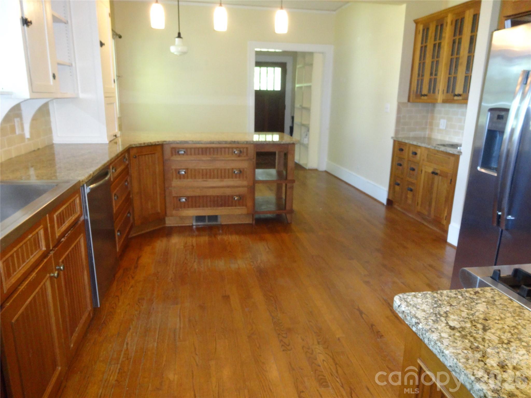 33 Church Street — Weaverville