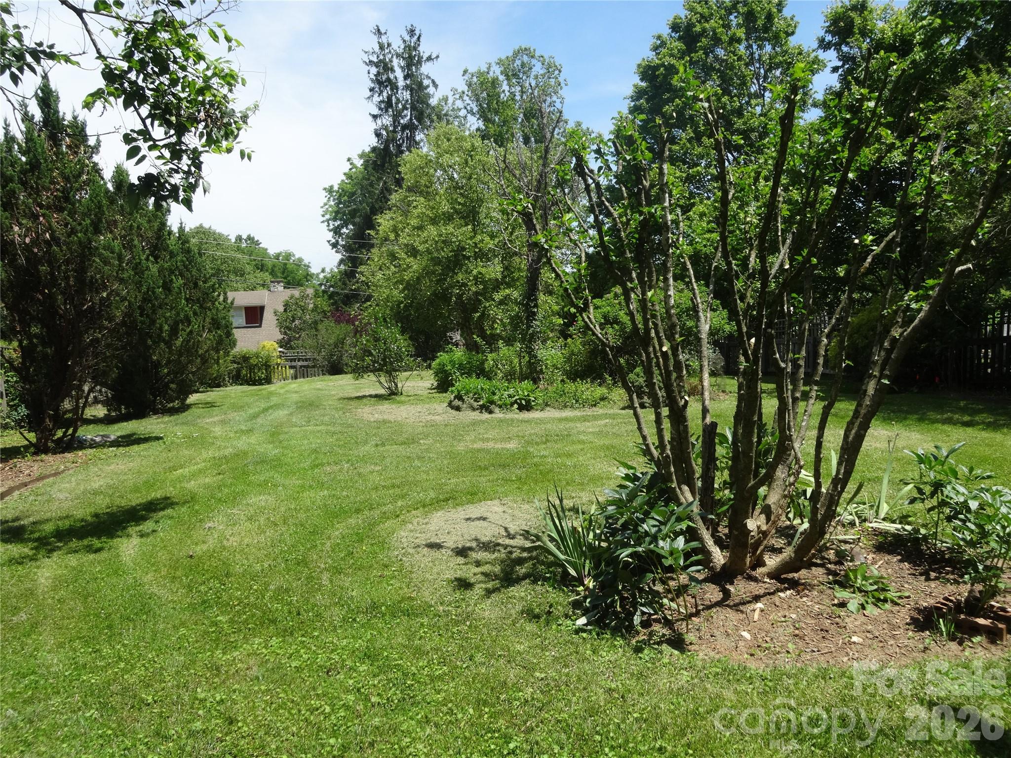 33 Church Street — Weaverville