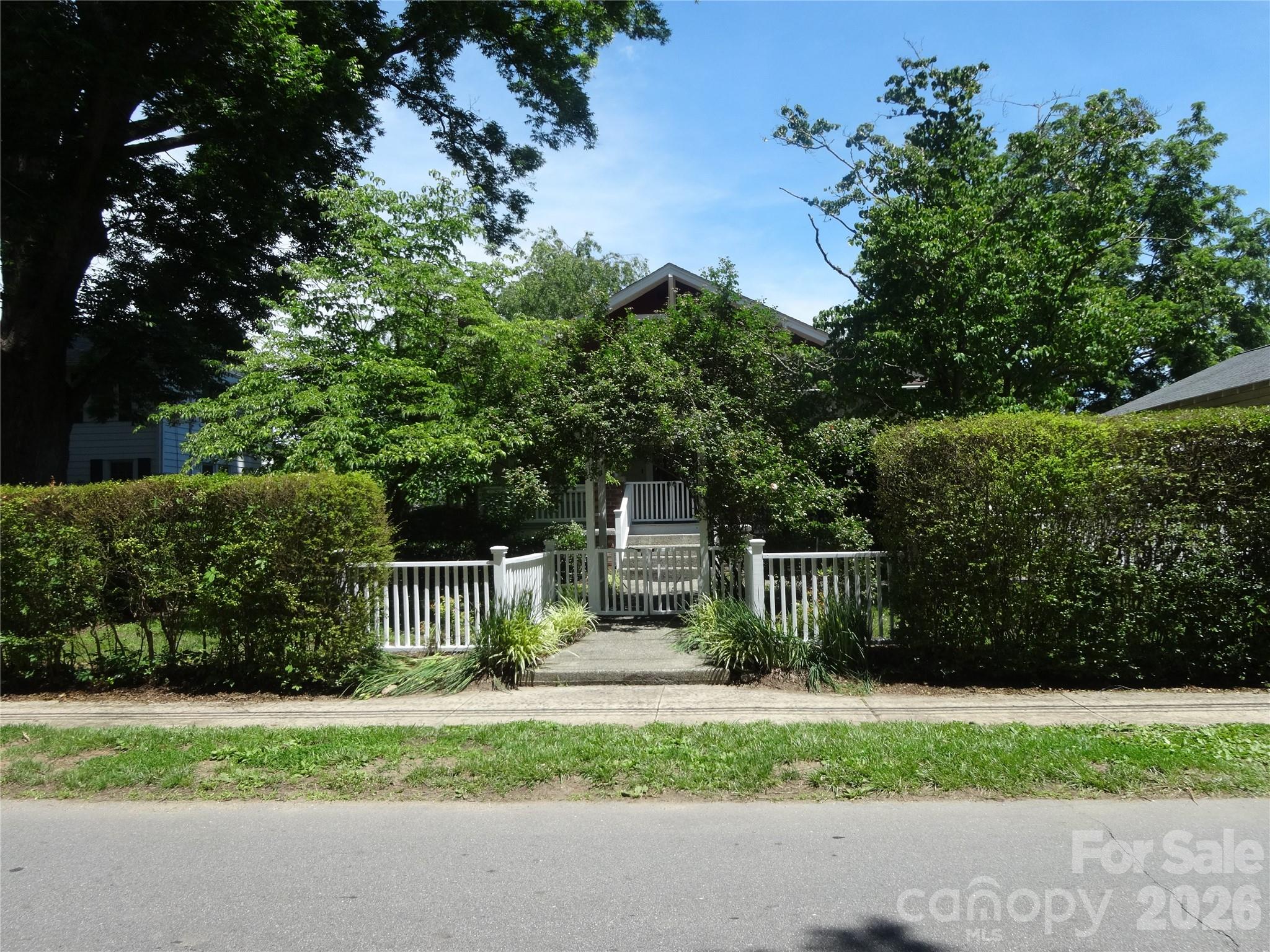 33 Church Street — Weaverville