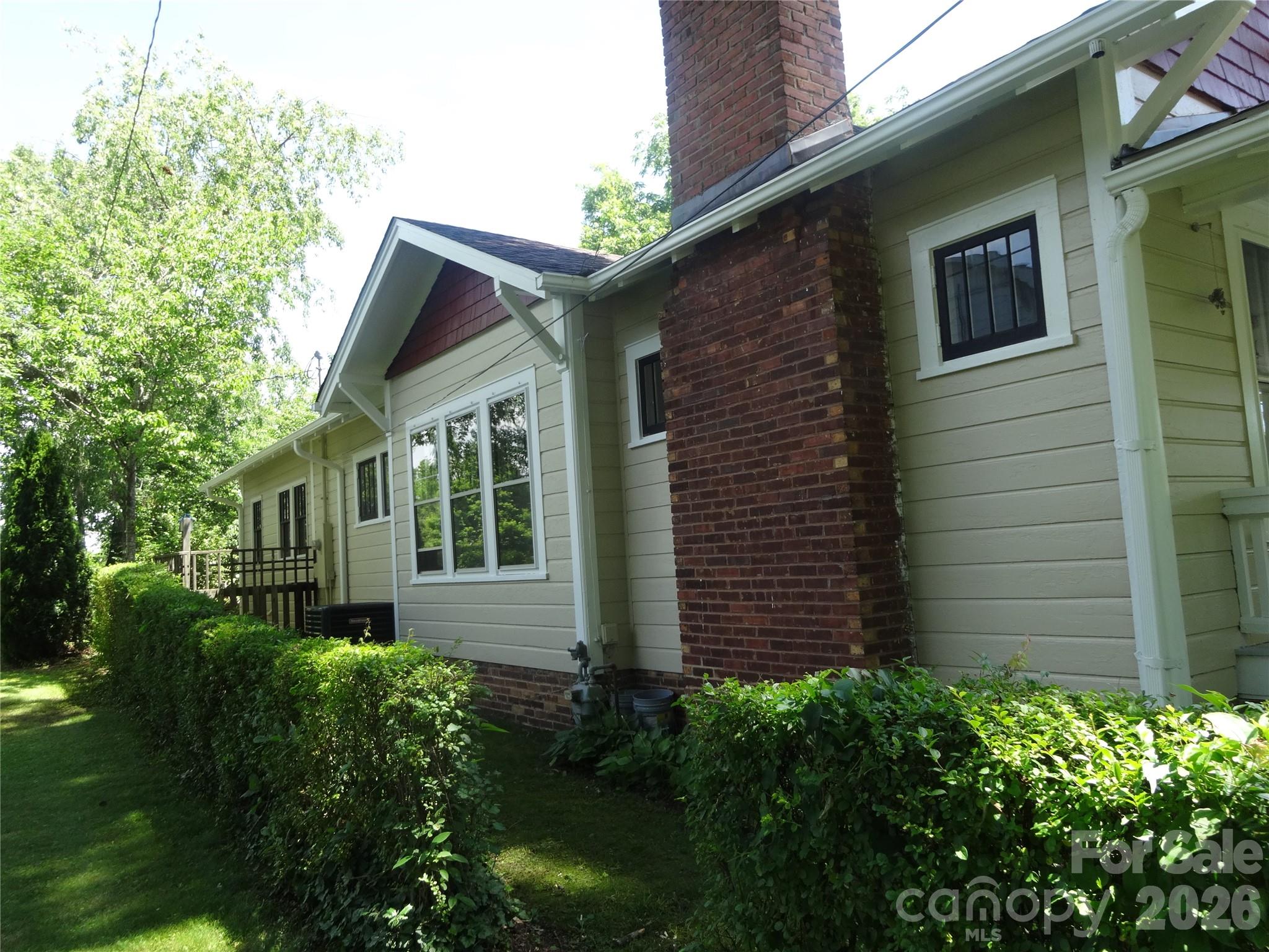 33 Church Street — Weaverville