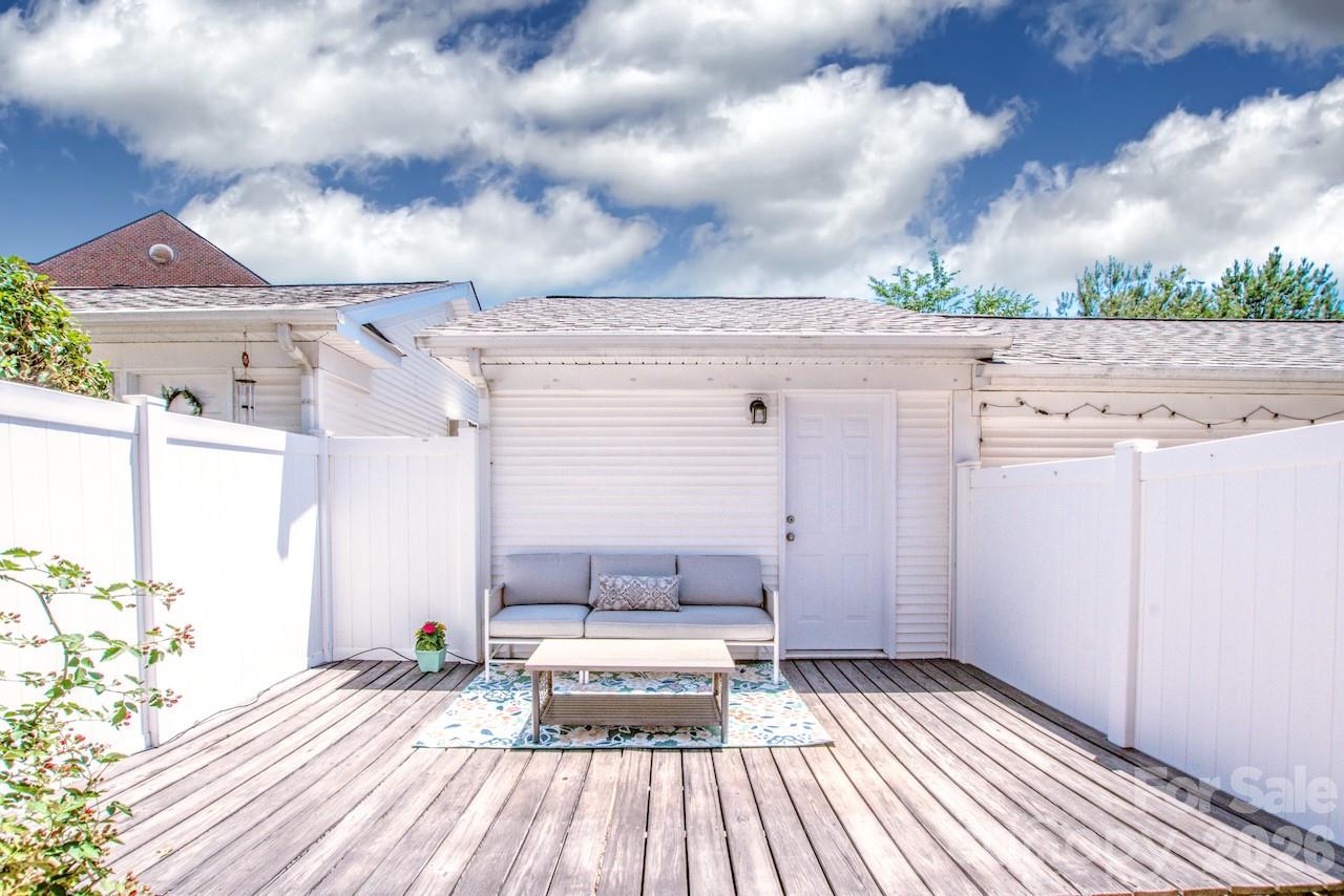 163 Singleton Road — Mooresville