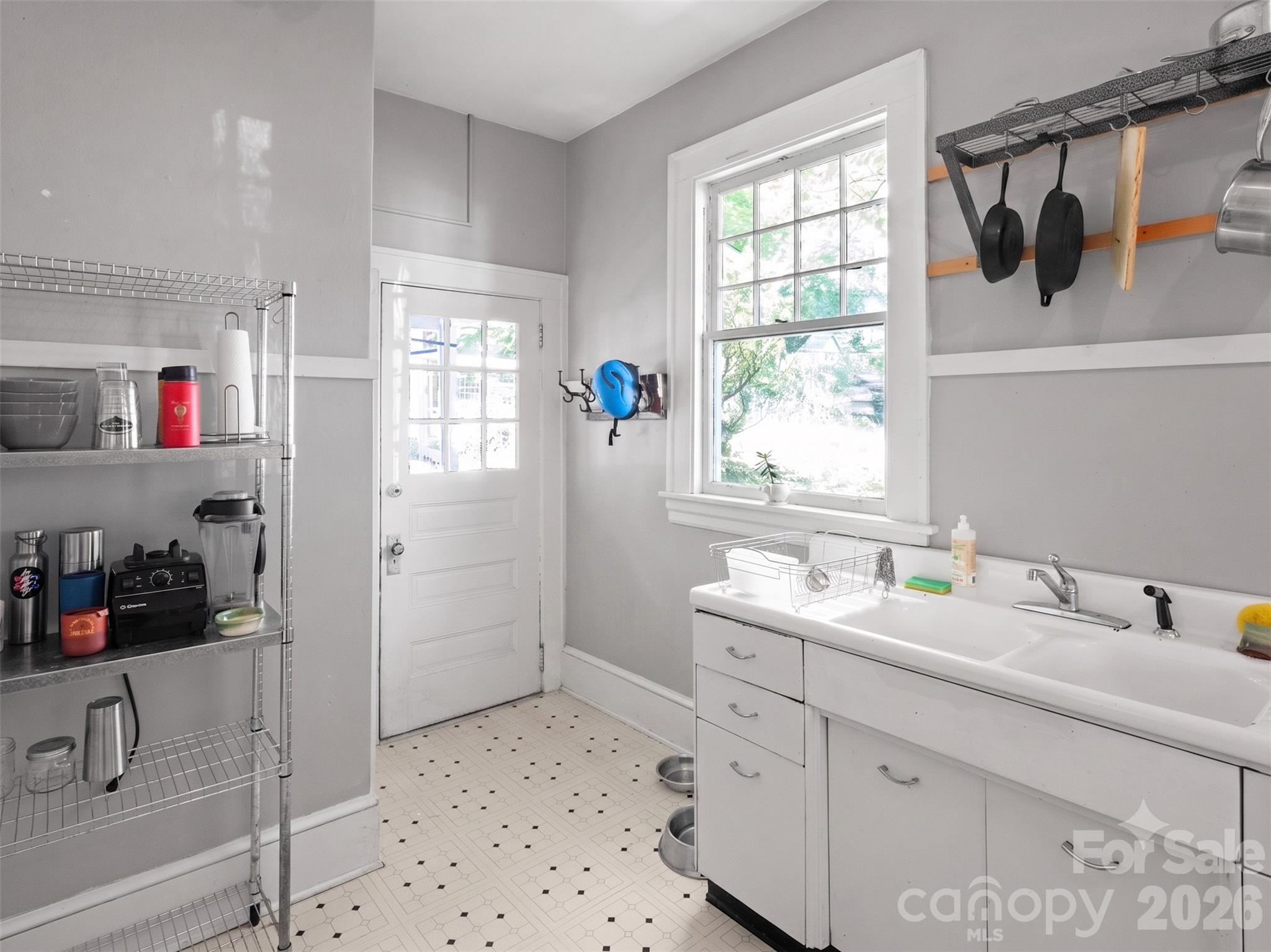 111 Annandale Avenue — Asheville