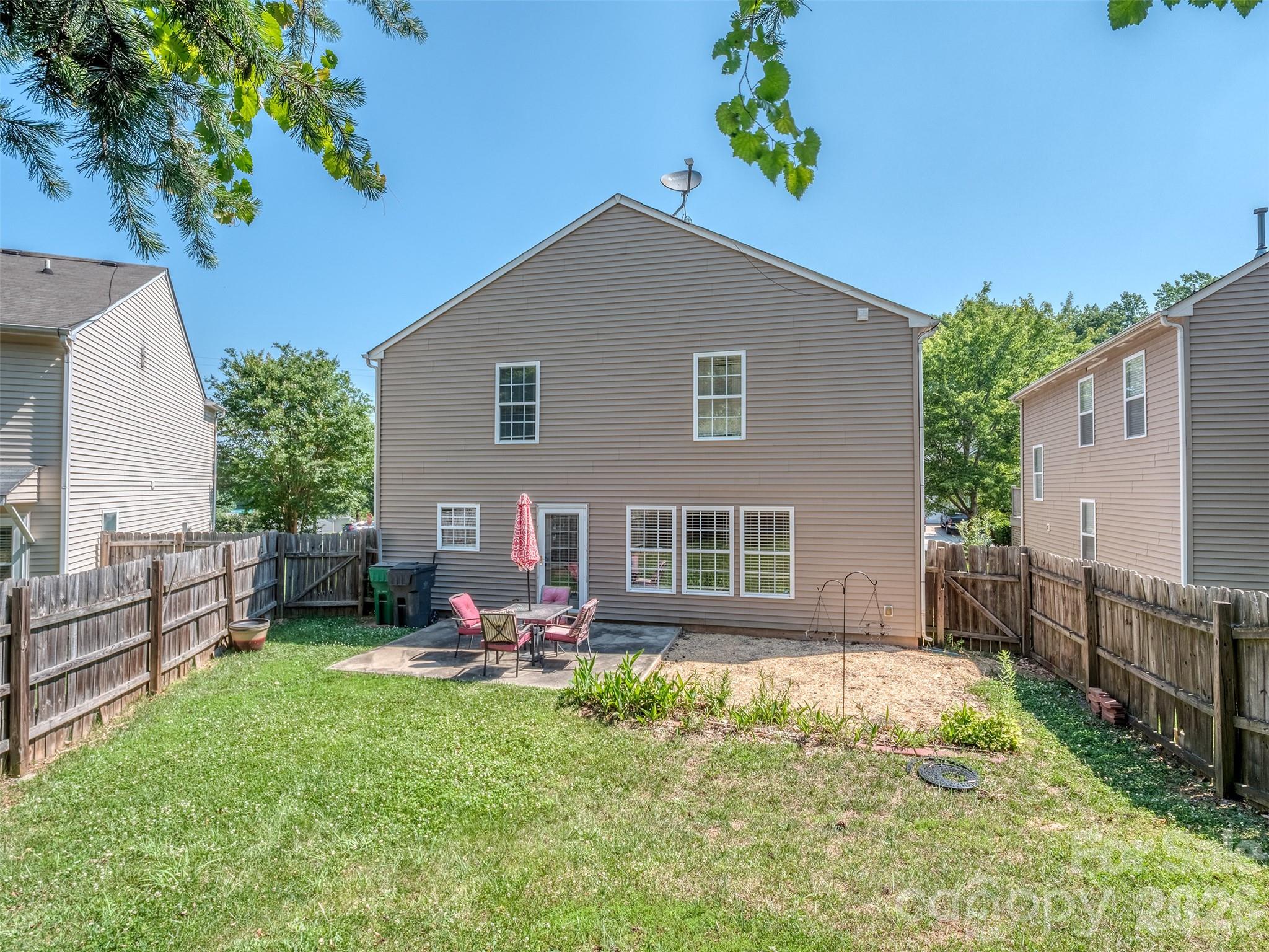 7829 Ponderosa Pine Lane — Charlotte