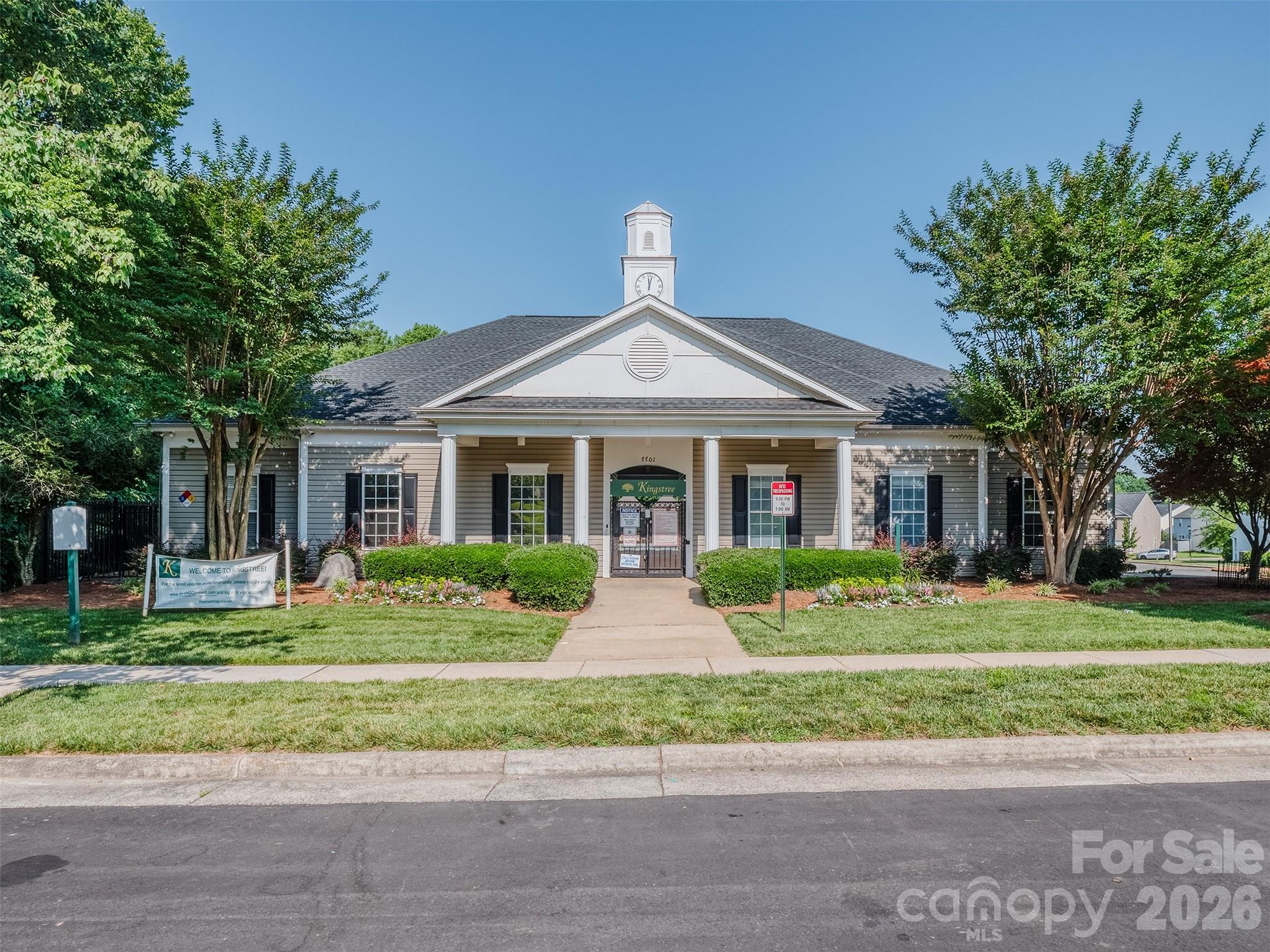 7829 Ponderosa Pine Lane — Charlotte