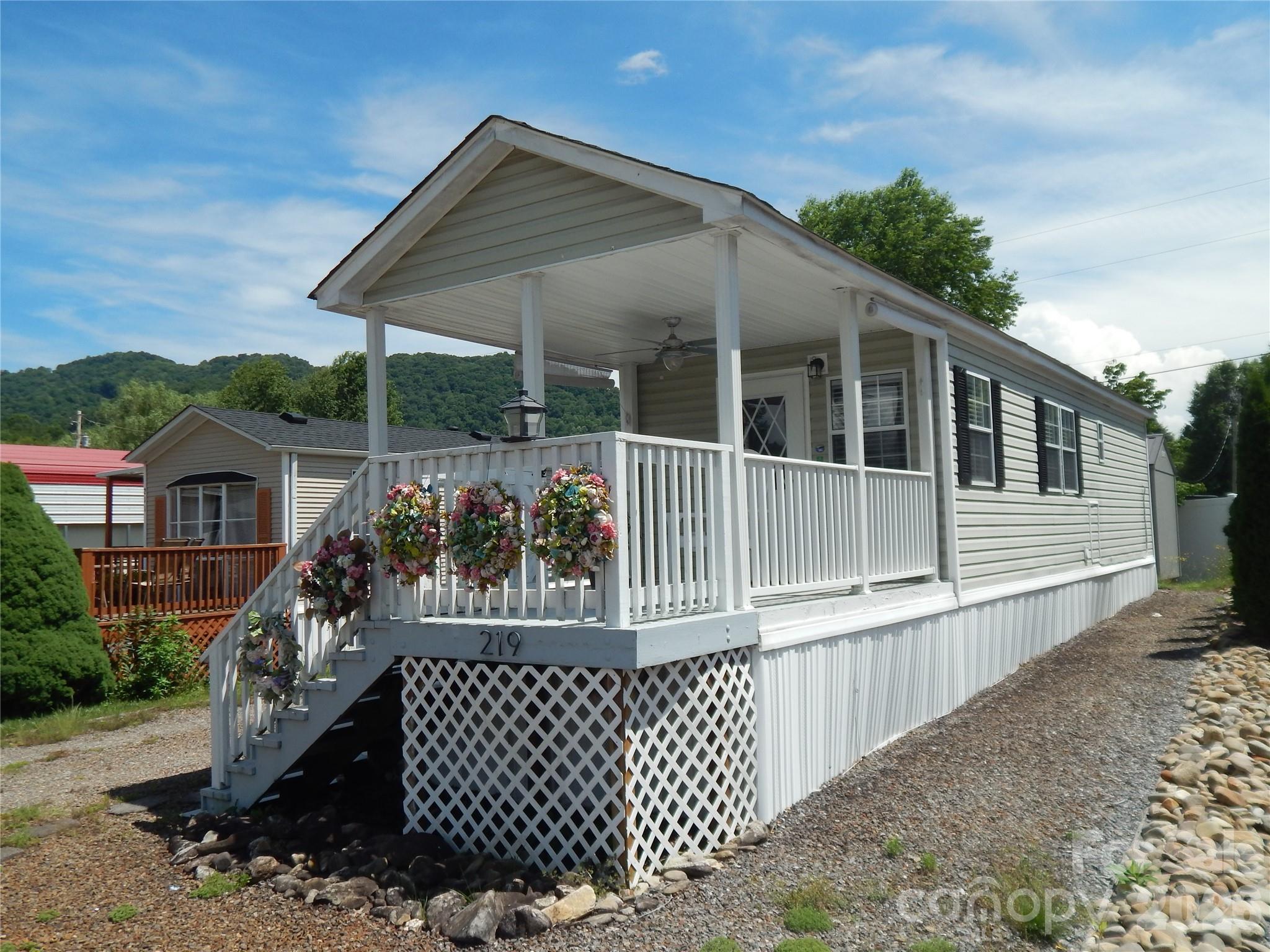219 Pike Point — Waynesville