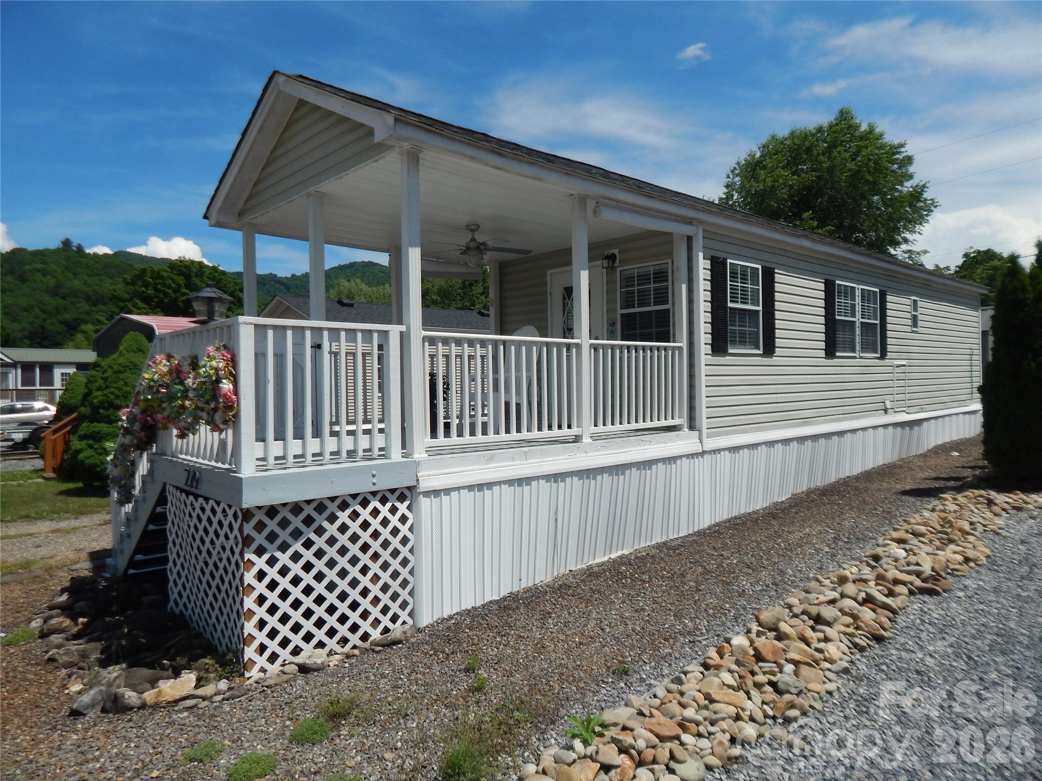219 Pike Point — Waynesville