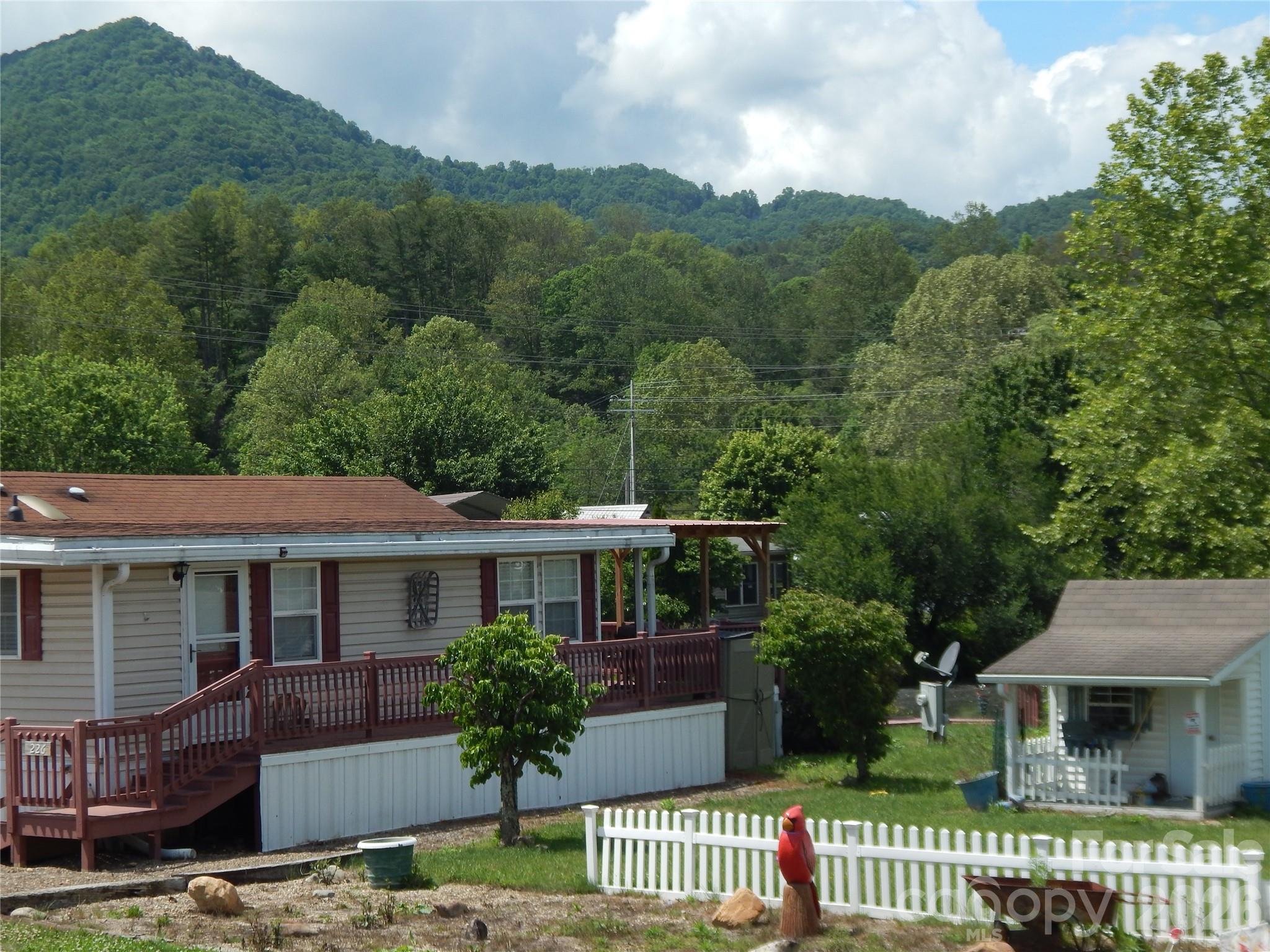 219 Pike Point — Waynesville