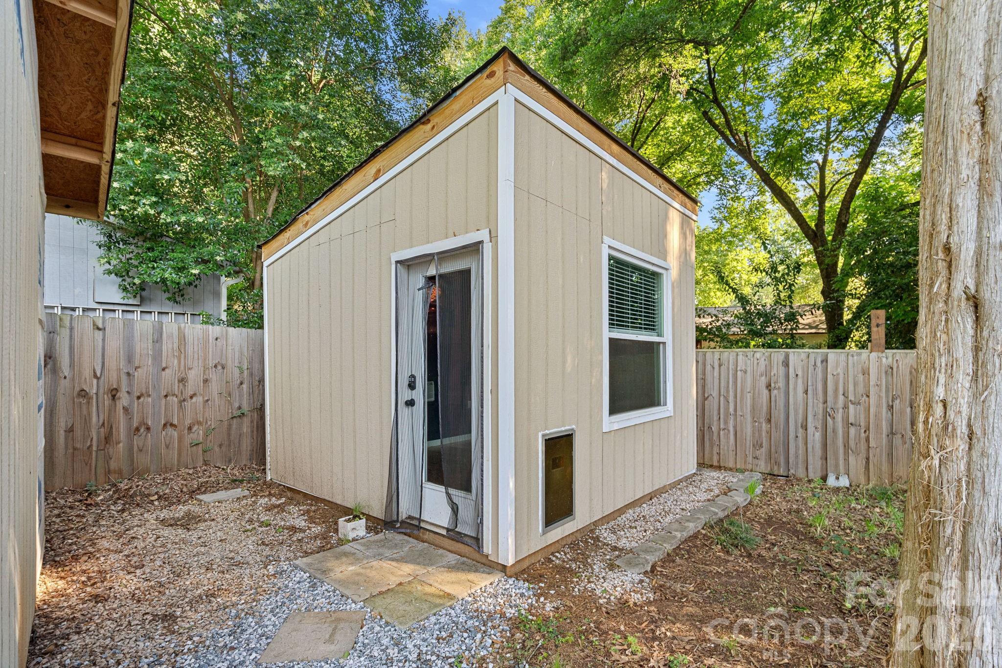 7110 Rockcliff Court — Charlotte