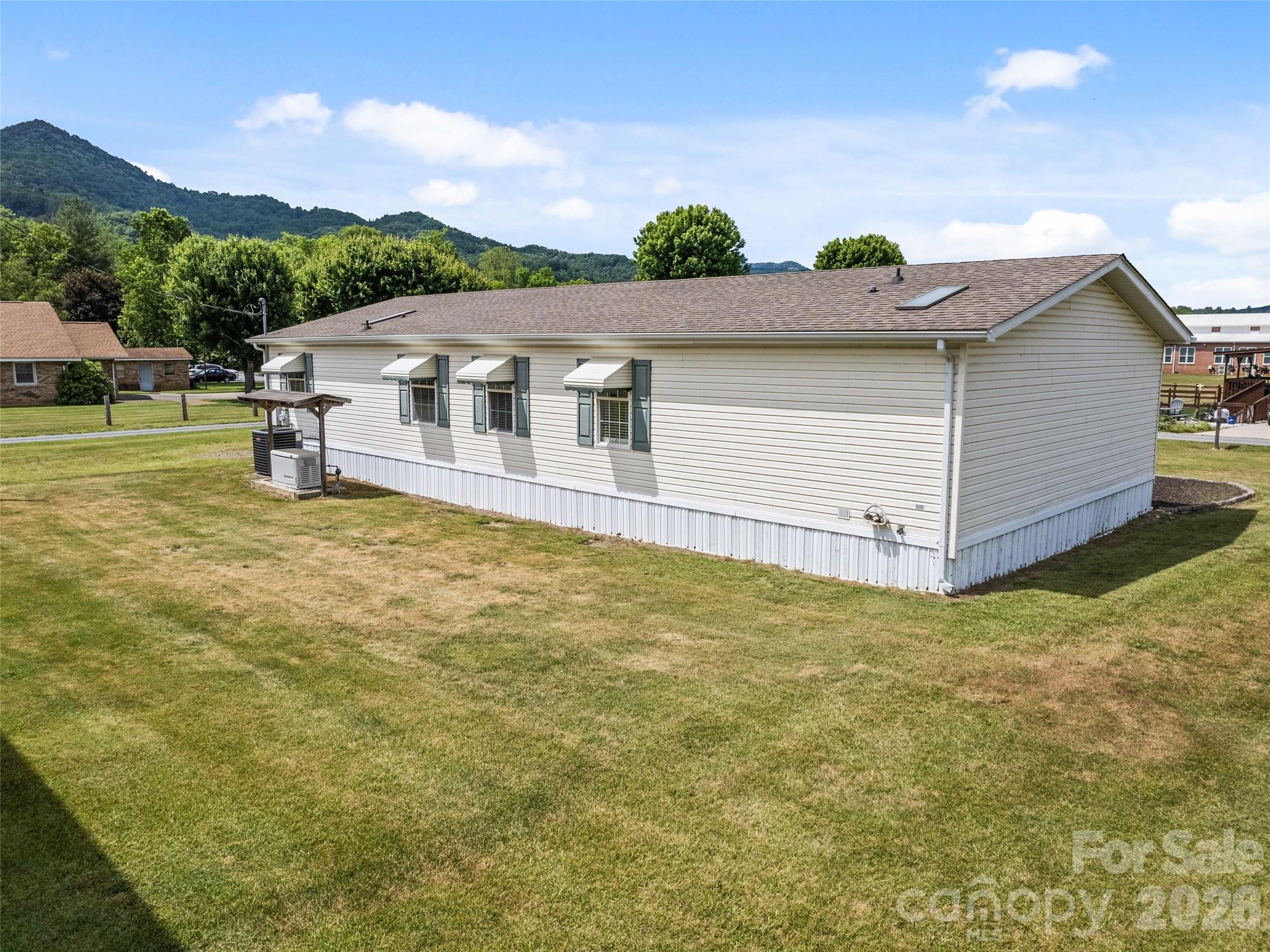25 Lester Lane — Waynesville