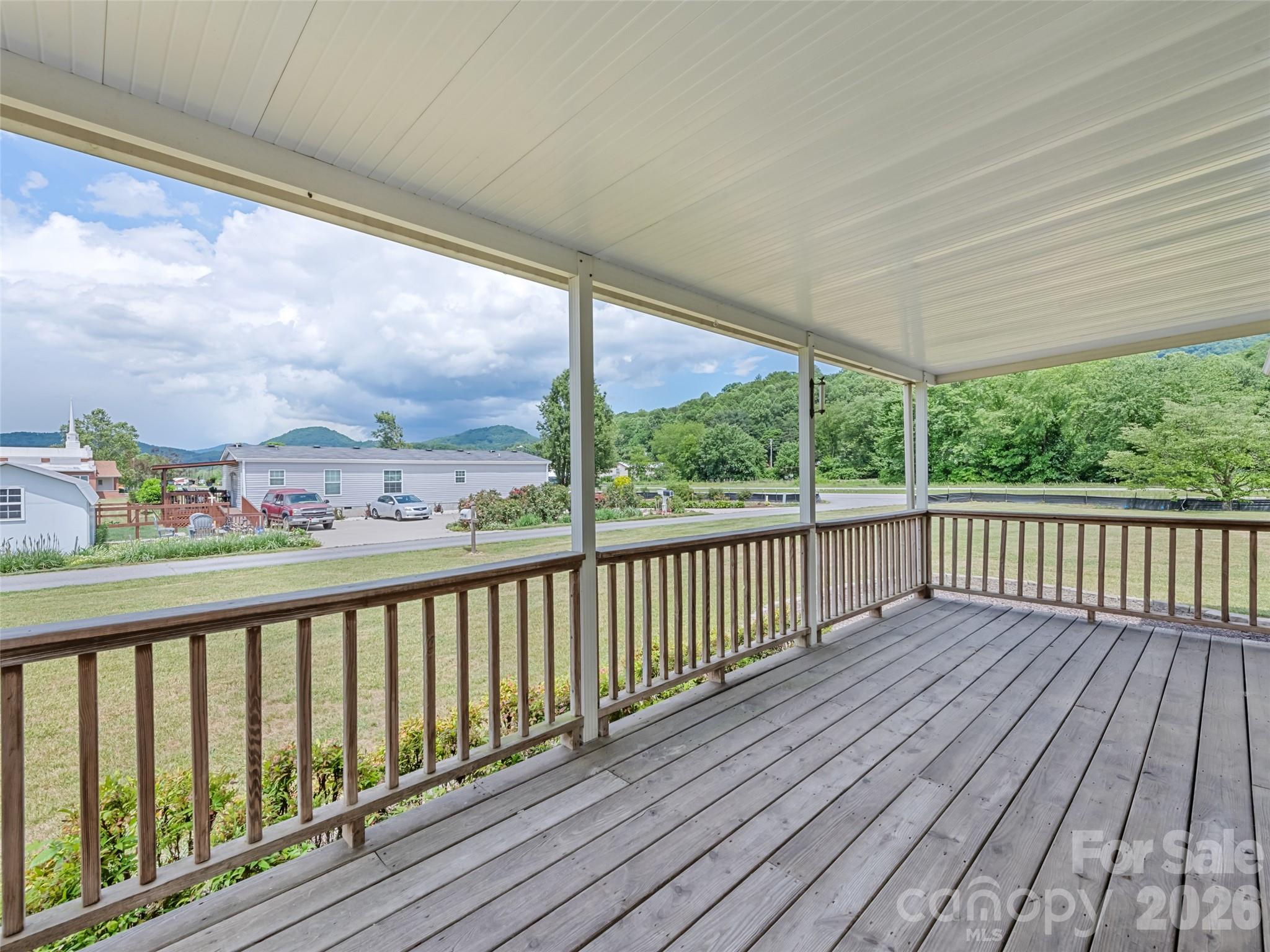 25 Lester Lane — Waynesville