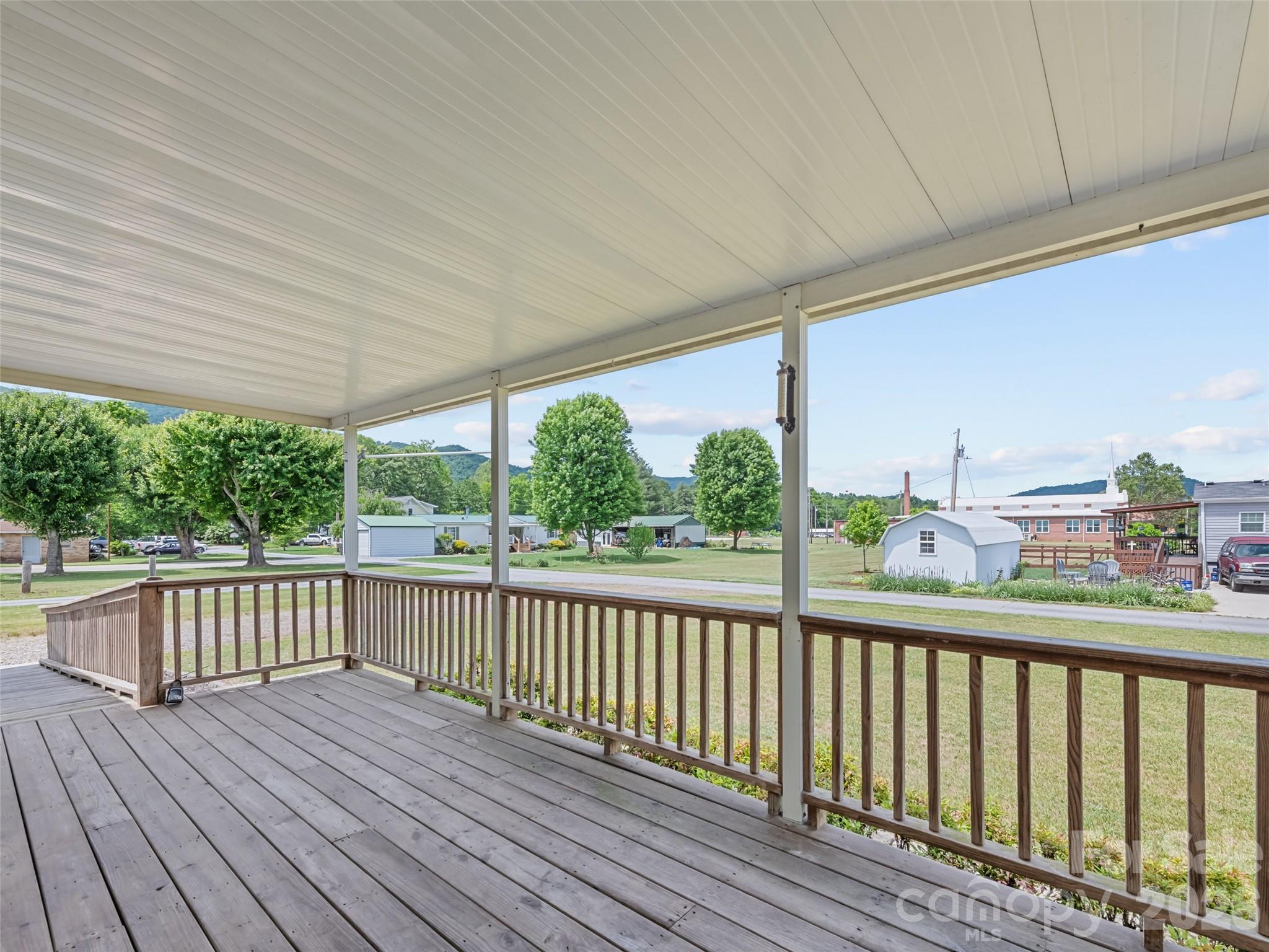 25 Lester Lane — Waynesville