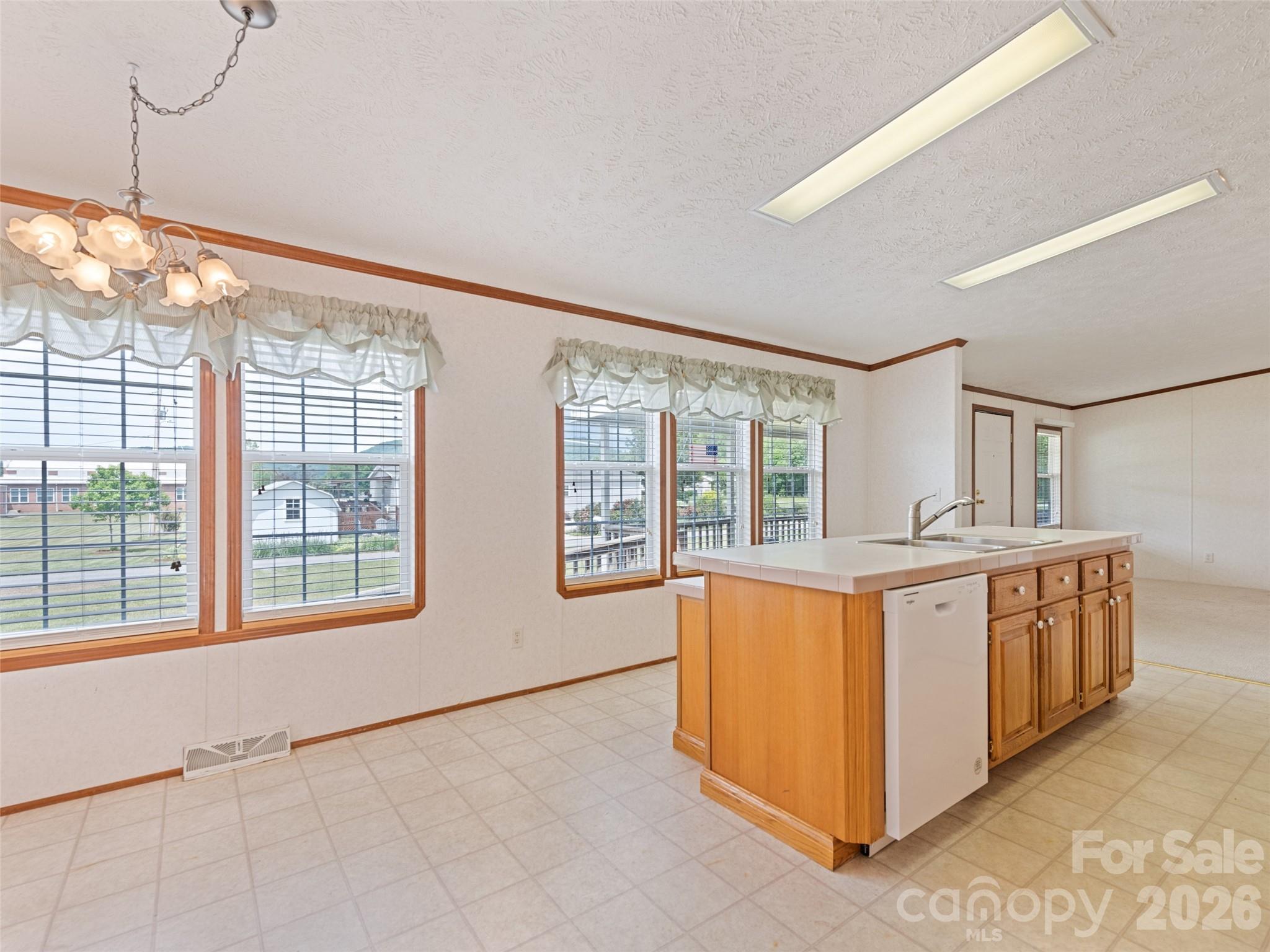 25 Lester Lane — Waynesville