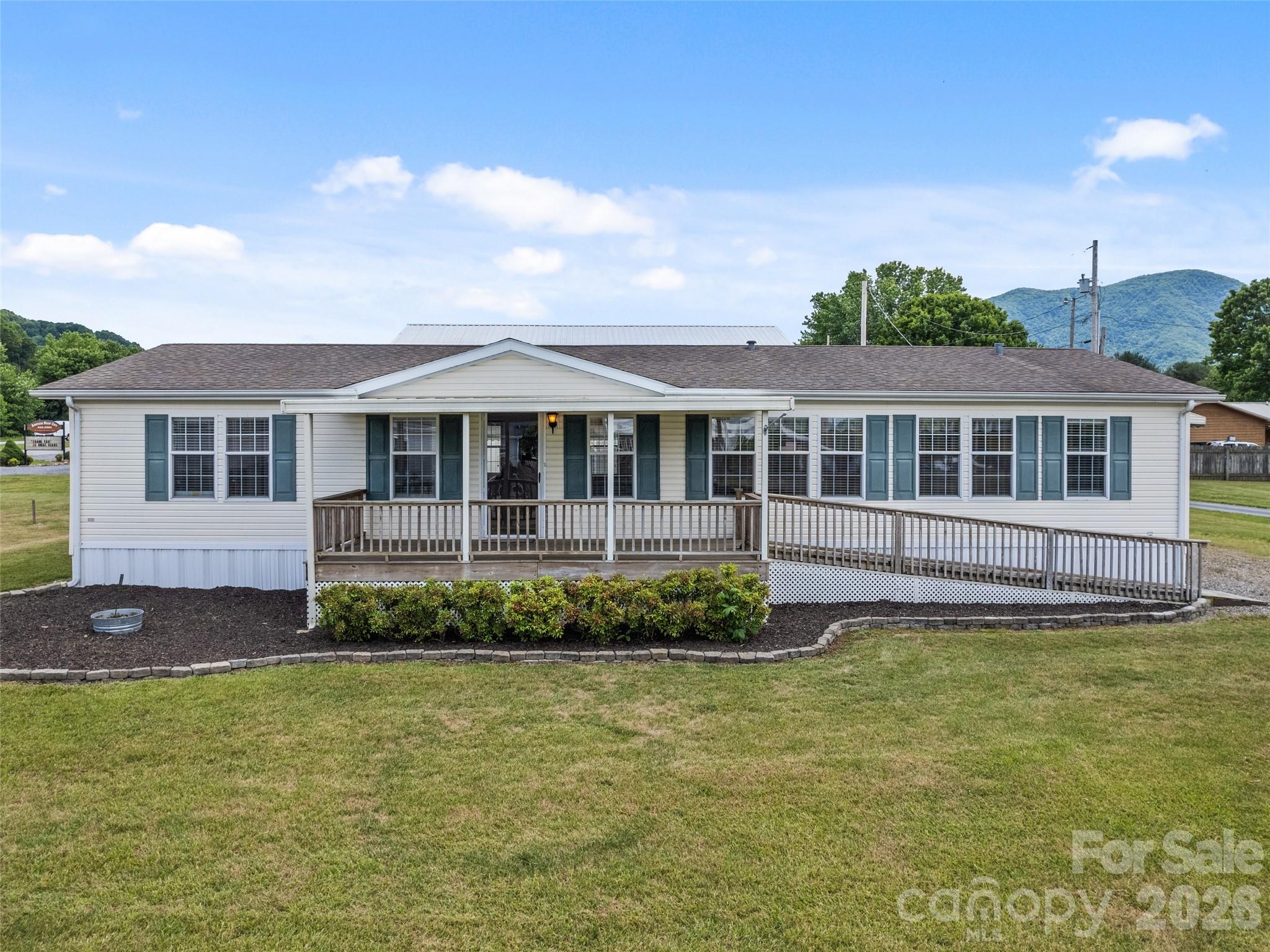 25 Lester Lane — Waynesville