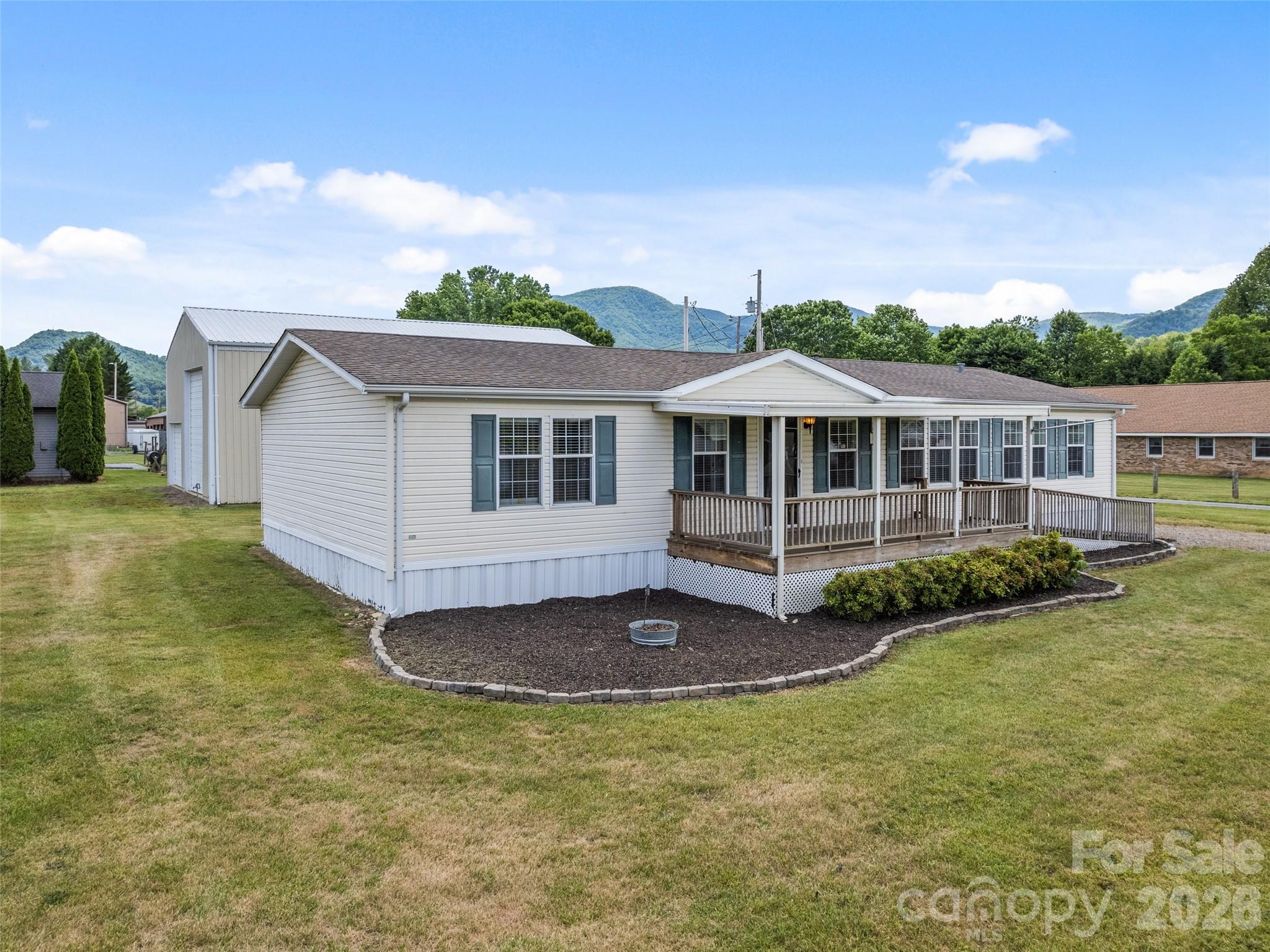 25 Lester Lane — Waynesville