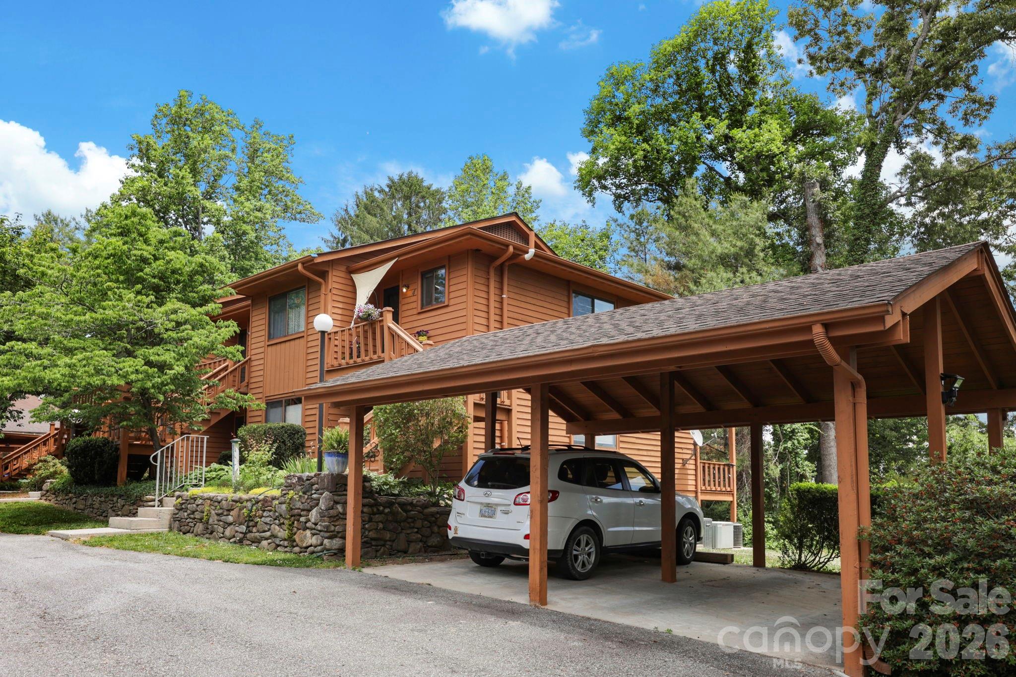 581 Courtwood Lane #4 — Hendersonville