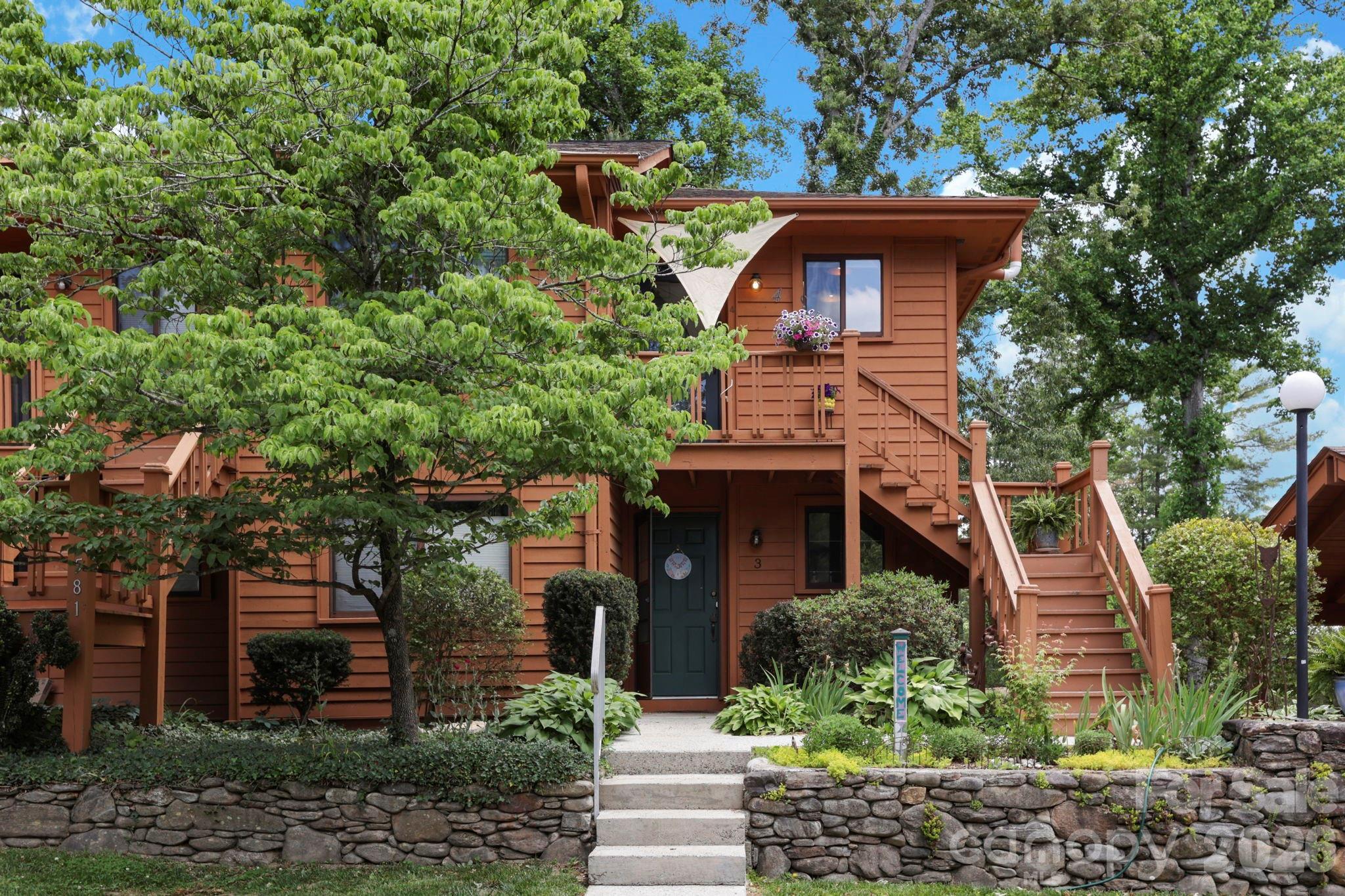 581 Courtwood Lane #4 — Hendersonville