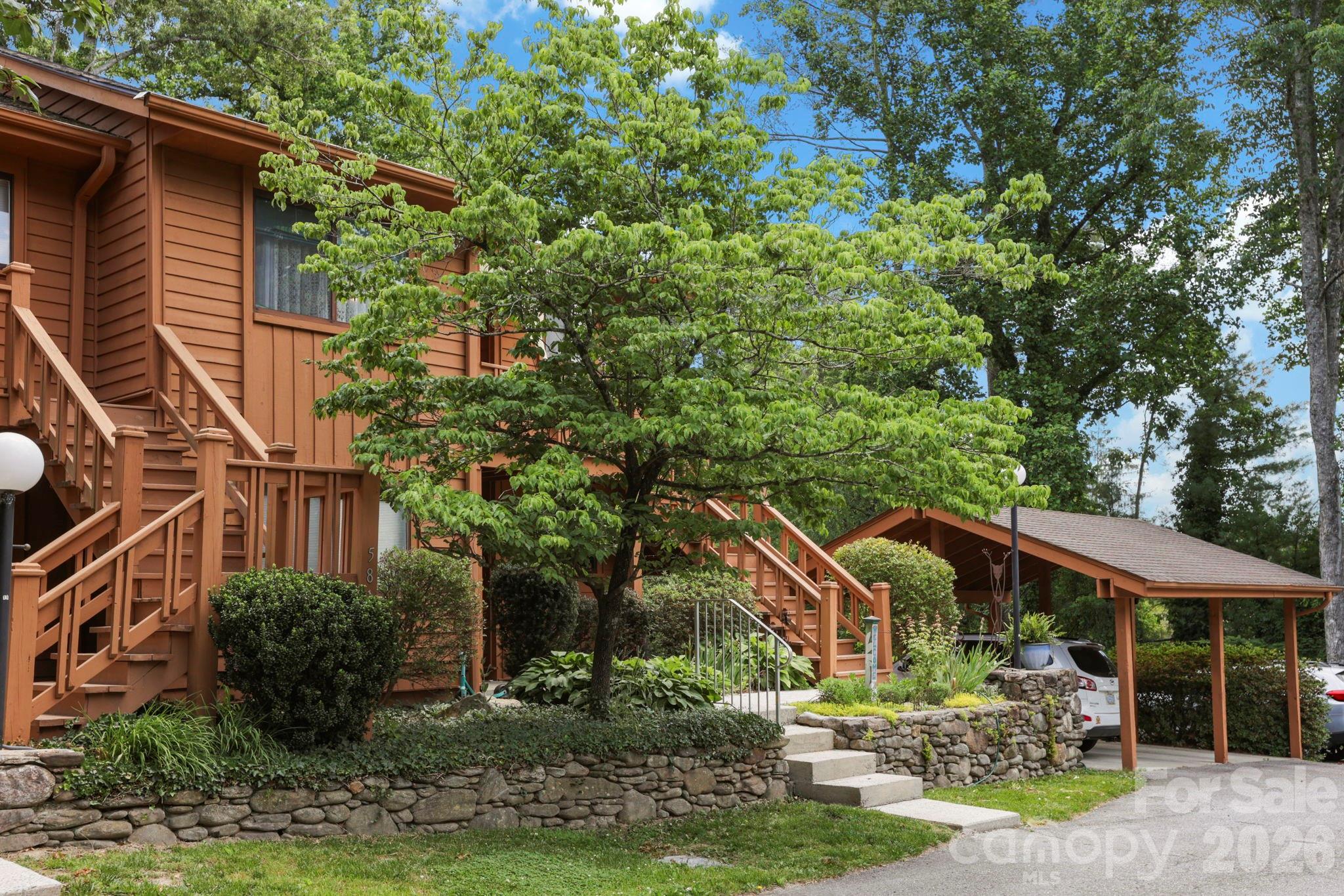 581 Courtwood Lane #4 — Hendersonville