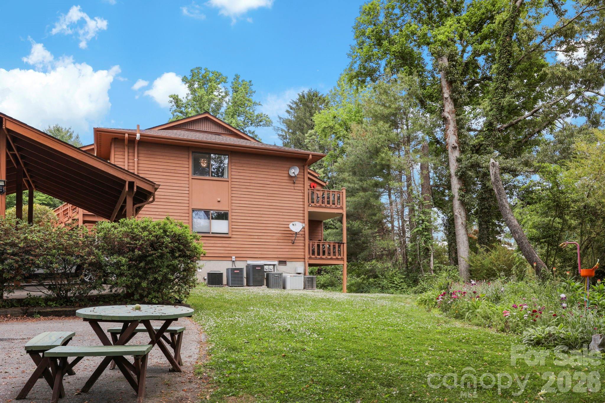 581 Courtwood Lane #4 — Hendersonville